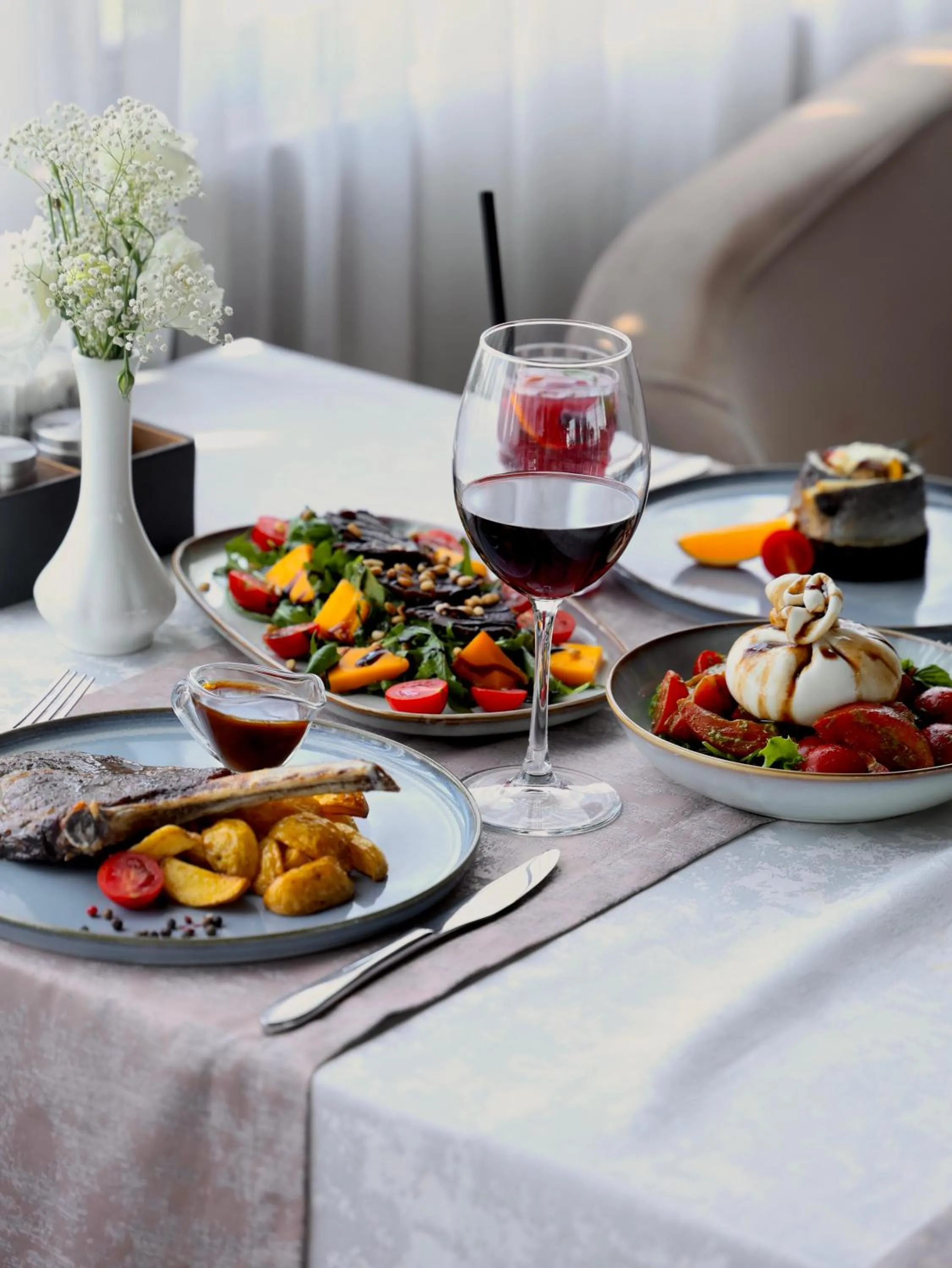 Restaurant/places to eat in Praga Hotel