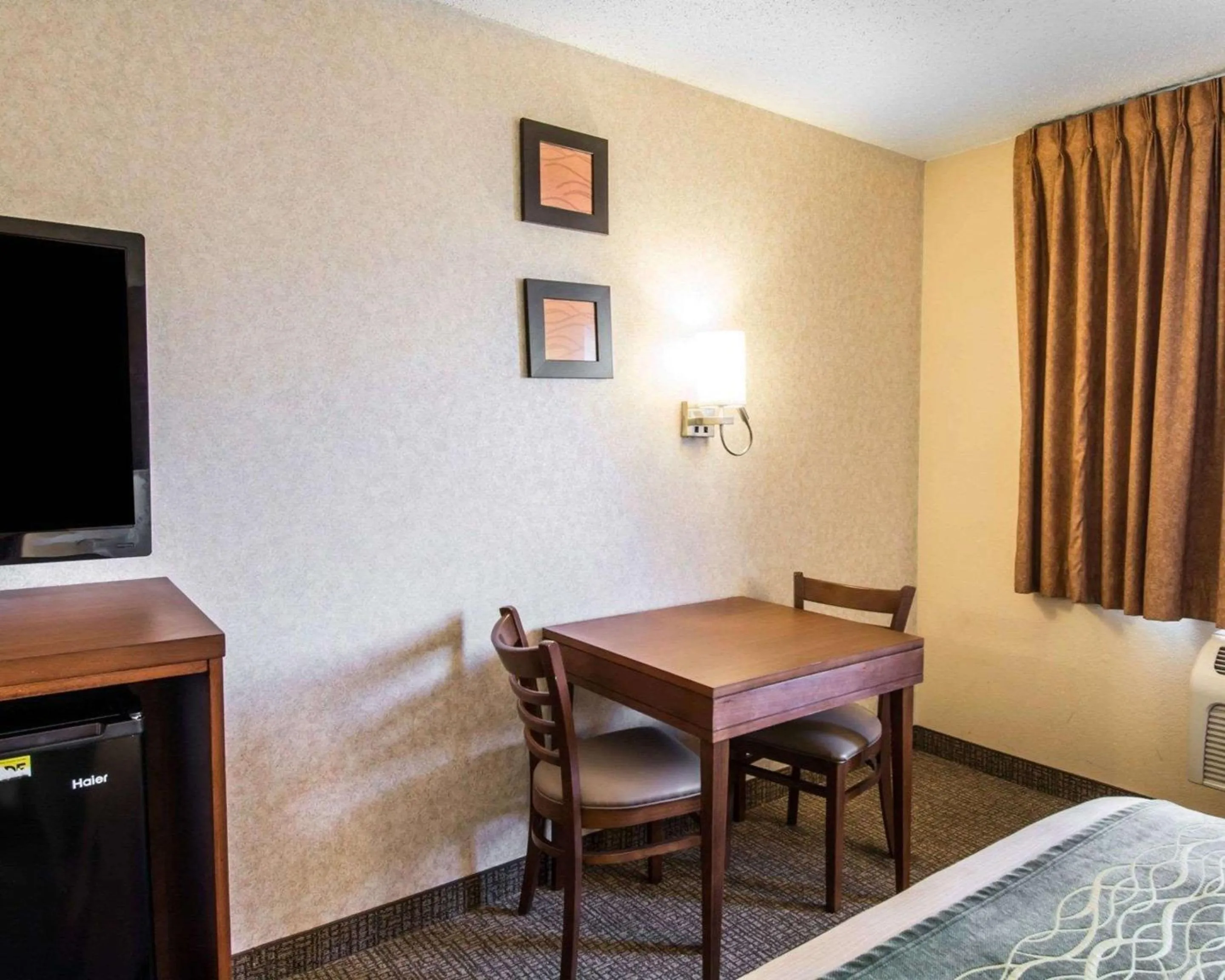 Photo of the whole room, Bed in Quality Inn Lewiston