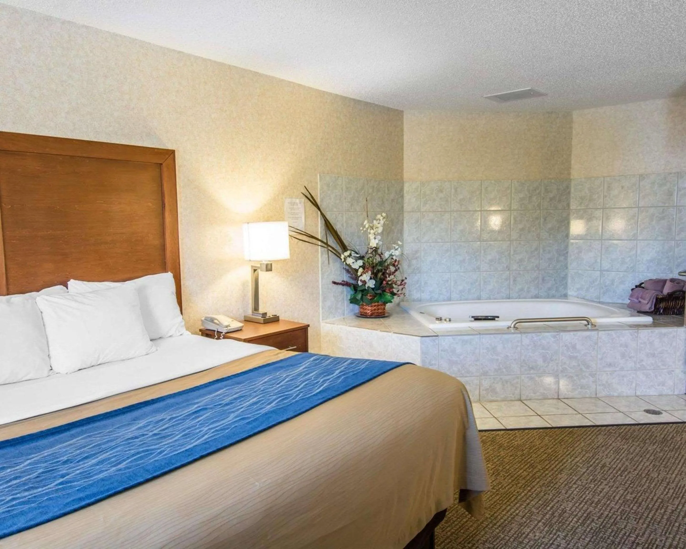 Photo of the whole room, Bed in Quality Inn Lewiston