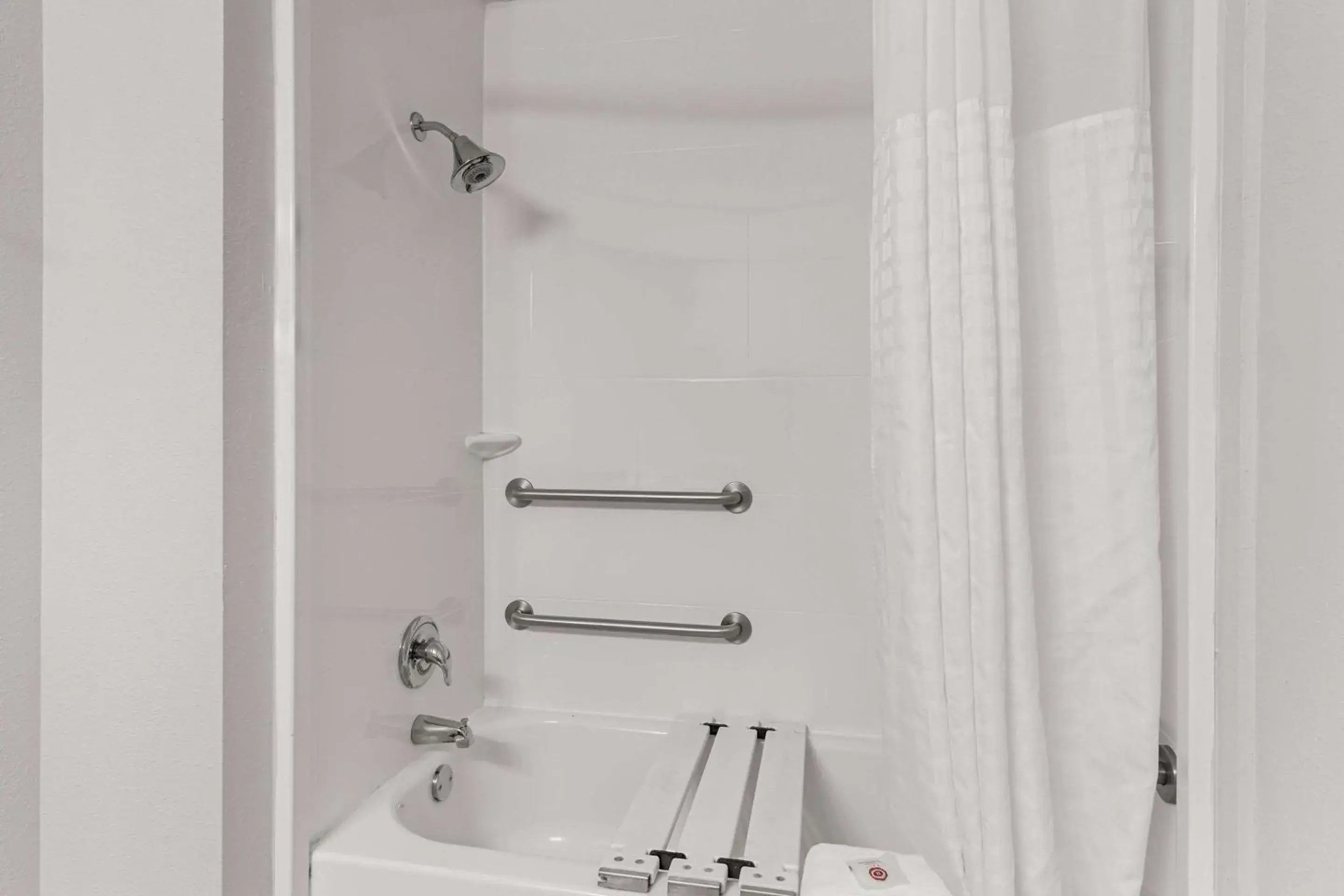 Bedroom in Comfort Inn & Suites near Tinley Park Amphitheater Bedroom in Comfort Inn & Suites near Tinley Park Amphitheater