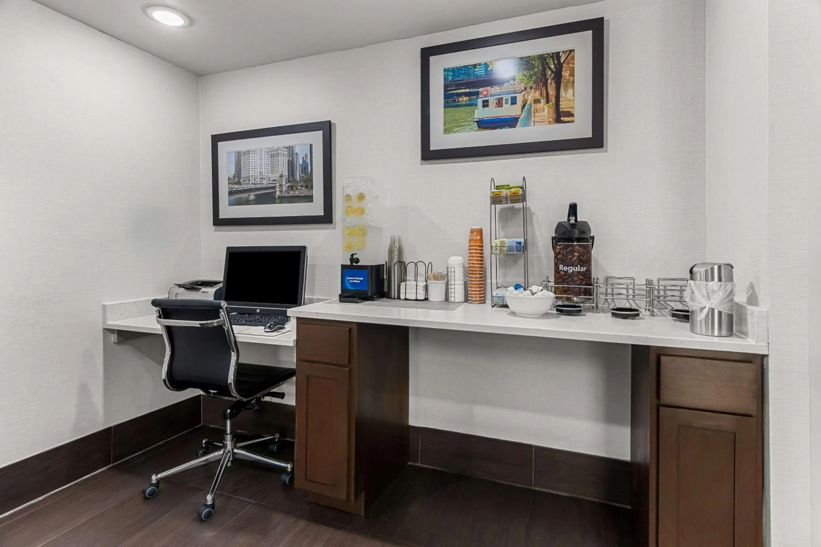 Business facilities in Comfort Inn & Suites near Tinley Park Amphitheater