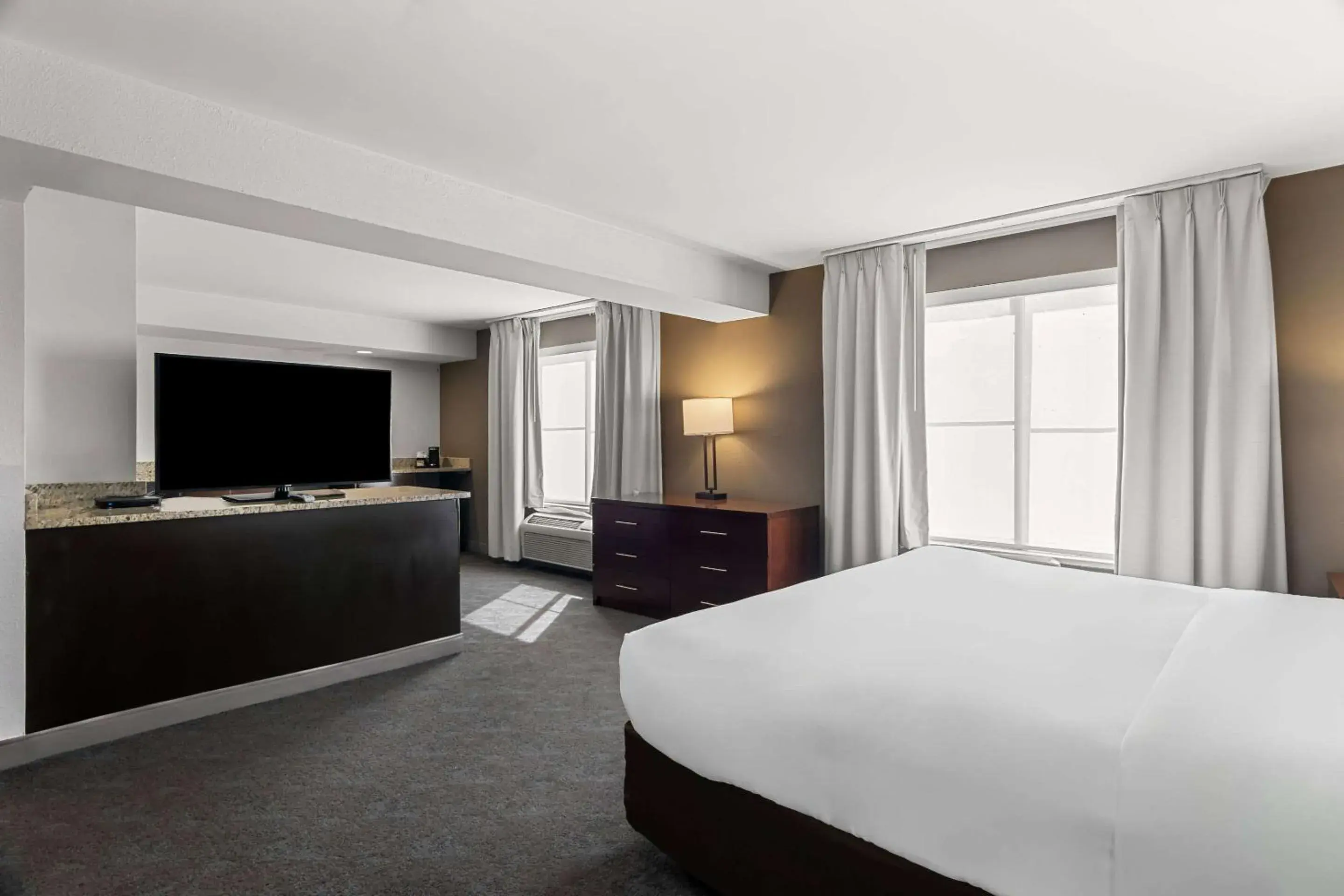 Bedroom, Bed in Comfort Inn & Suites near Tinley Park Amphitheater Bedroom, Bed in Comfort Inn & Suites near Tinley Park Amphitheater