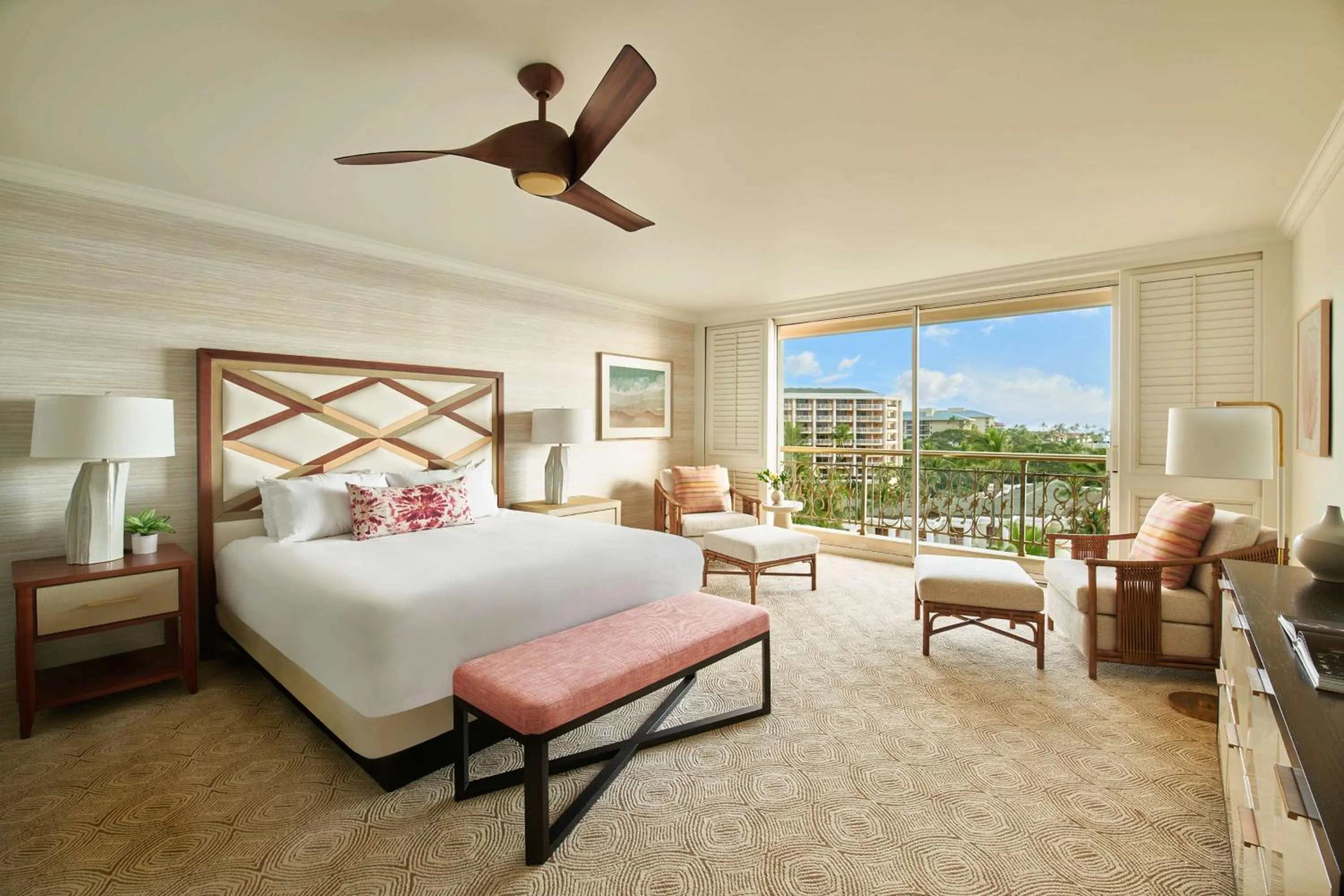 Living room, Bed in Grand Wailea Resort Hotel & Spa, A Waldorf Astoria Resort