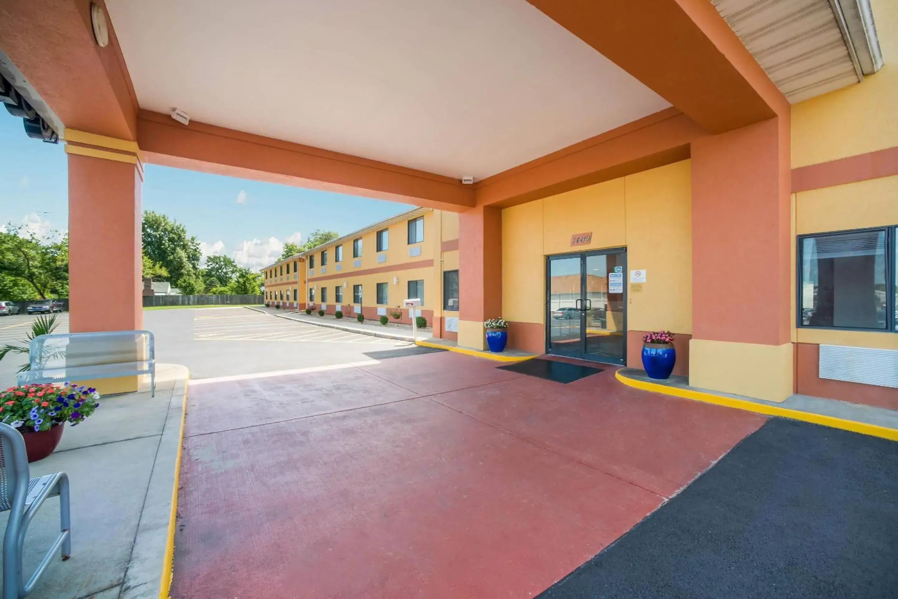 Property building in Quality Inn O'Fallon IL - St Louis Property building in Quality Inn O'Fallon IL - St Louis