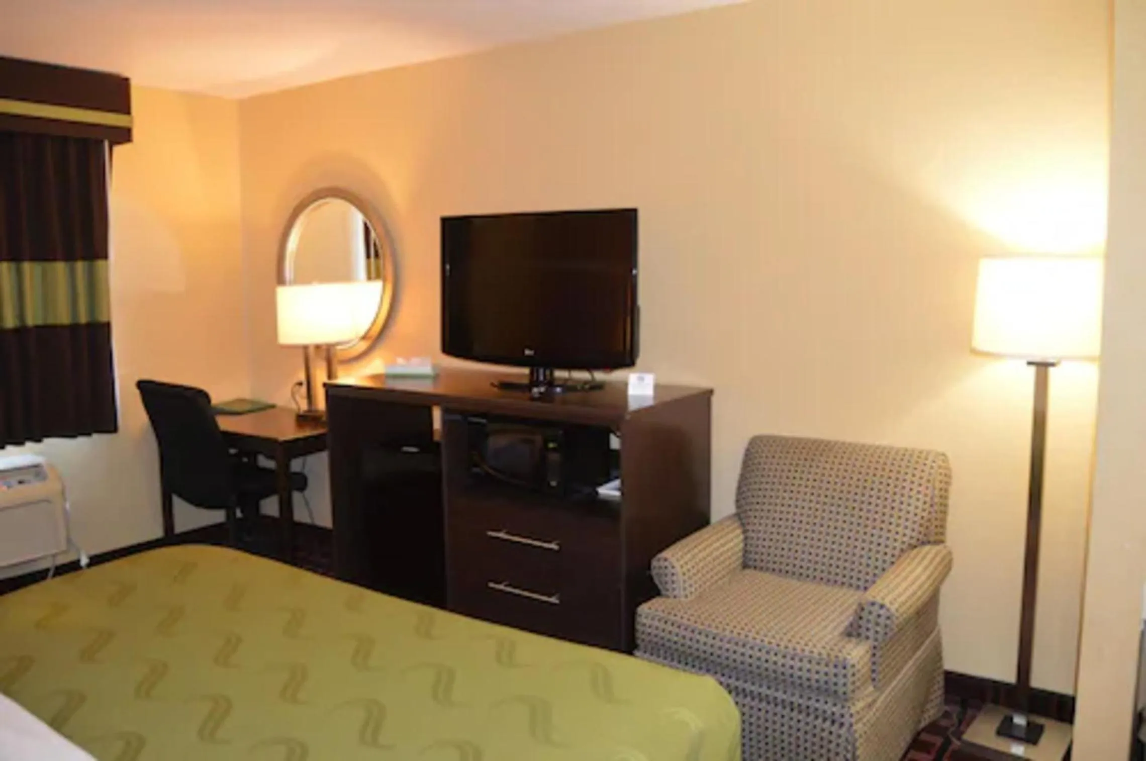 TV and multimedia, Bed in Quality Inn O'Fallon IL - St Louis