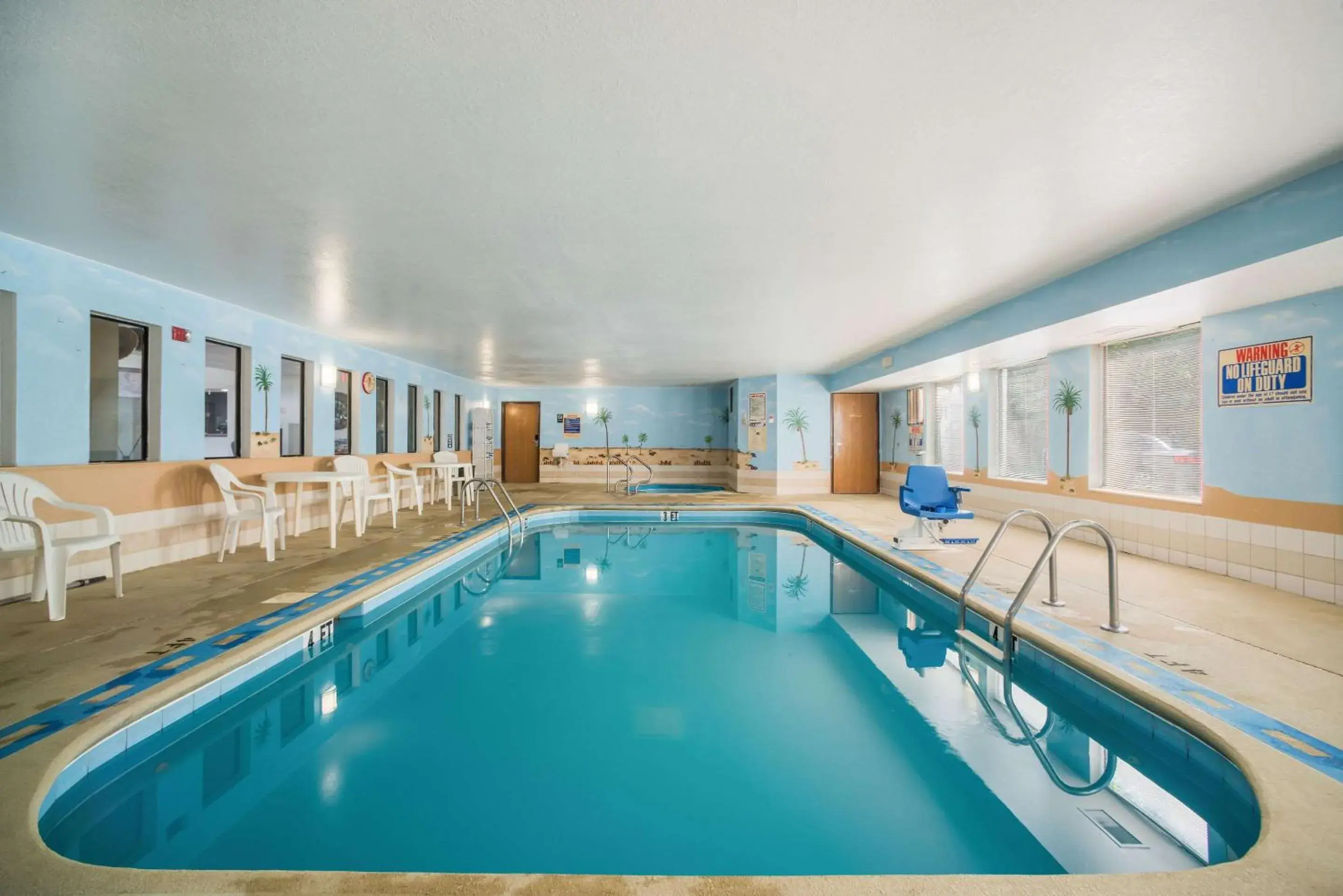 Swimming pool in Quality Inn O'Fallon IL - St Louis Swimming pool in Quality Inn O'Fallon IL - St Louis