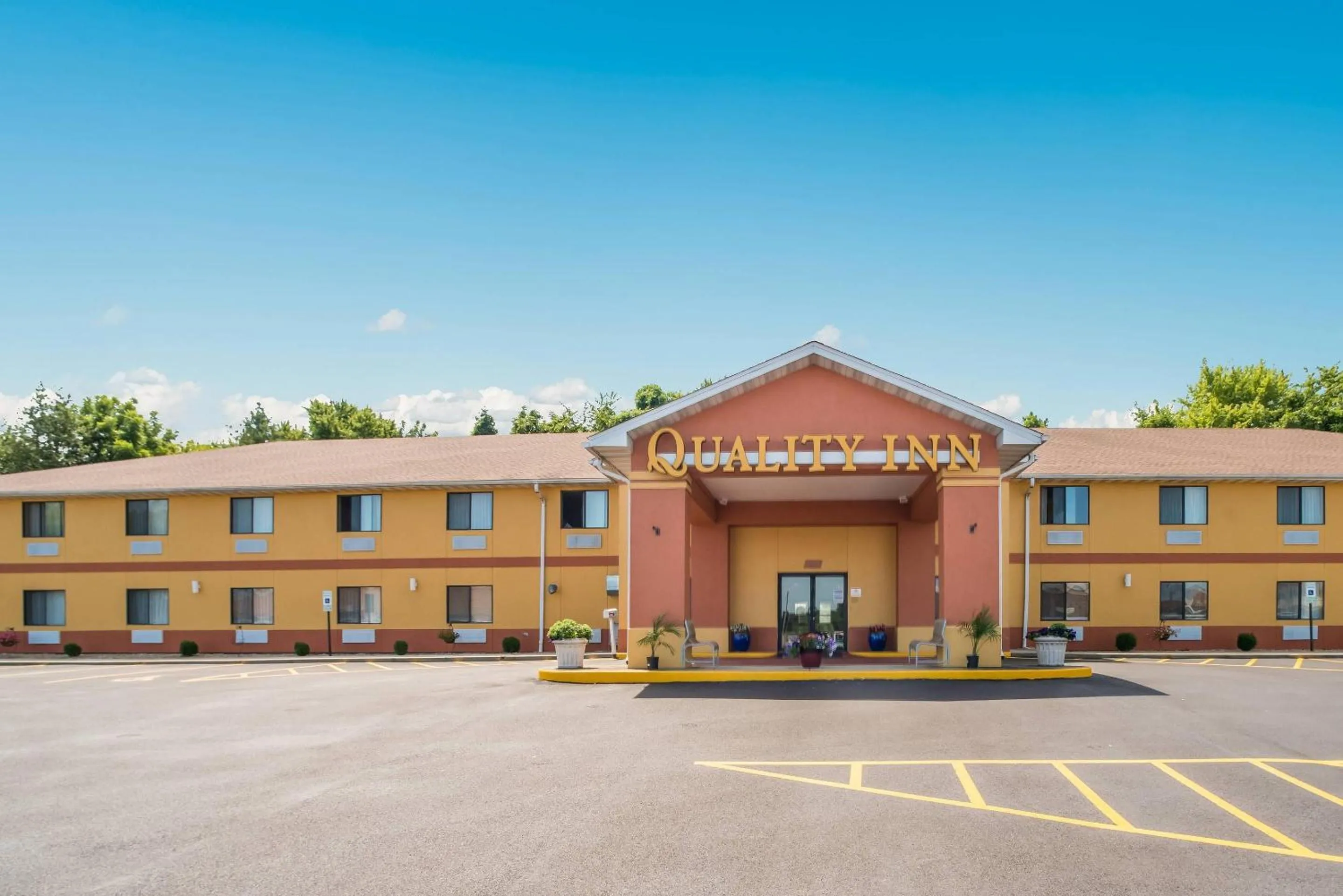Property building in Quality Inn O'Fallon IL - St Louis