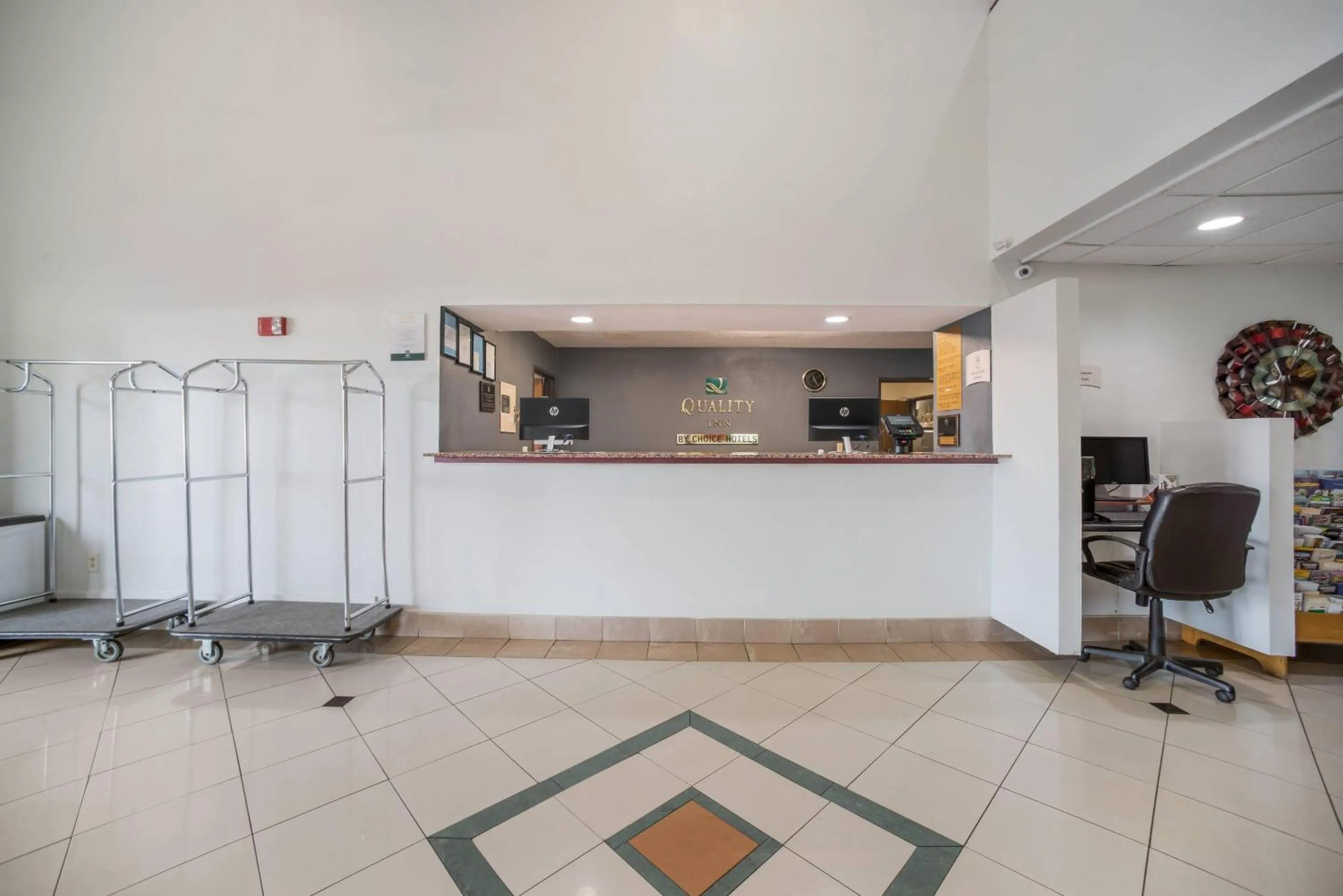 Lobby or reception in Quality Inn O'Fallon IL - St Louis