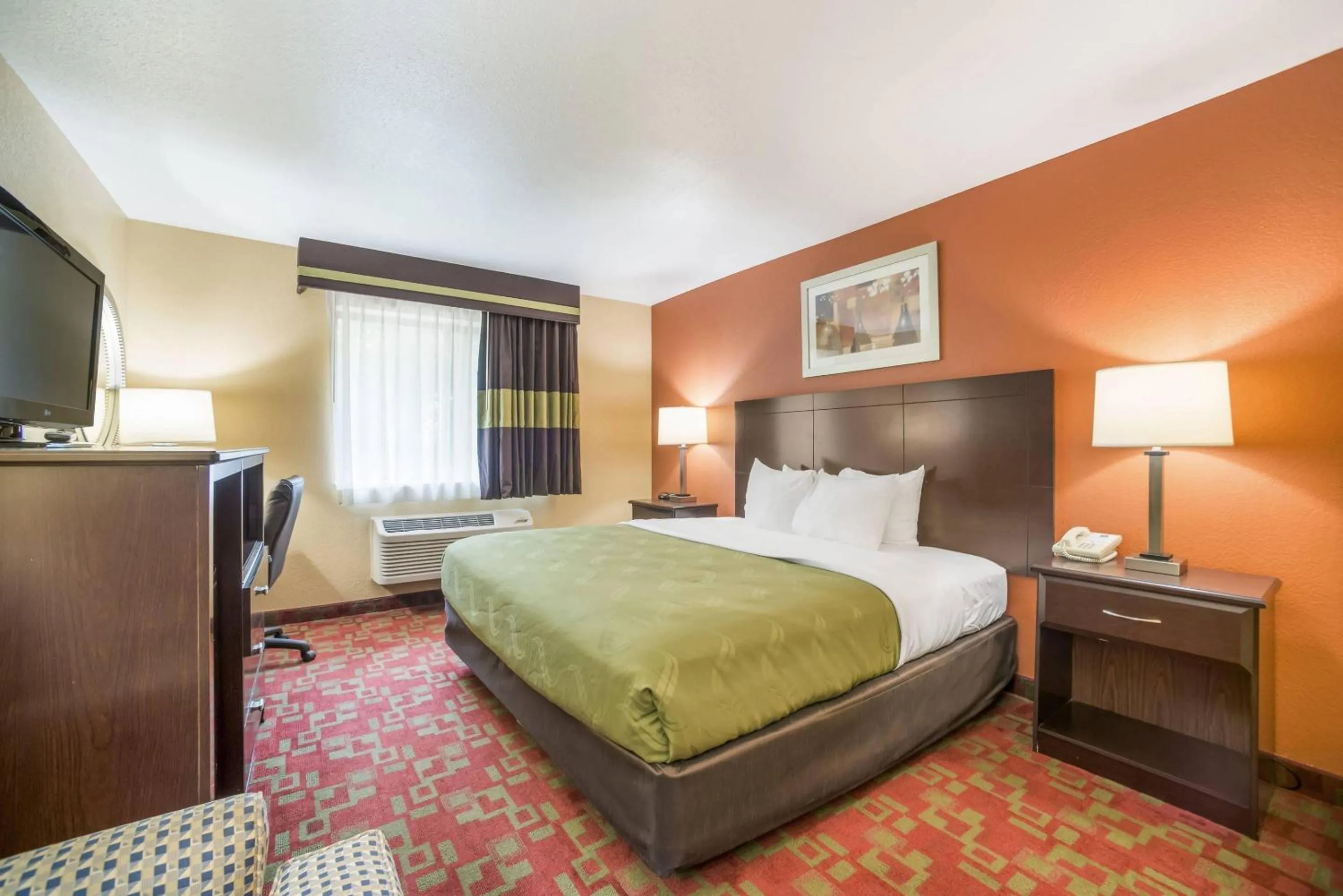 Bedroom, Bed in Quality Inn O'Fallon IL - St Louis