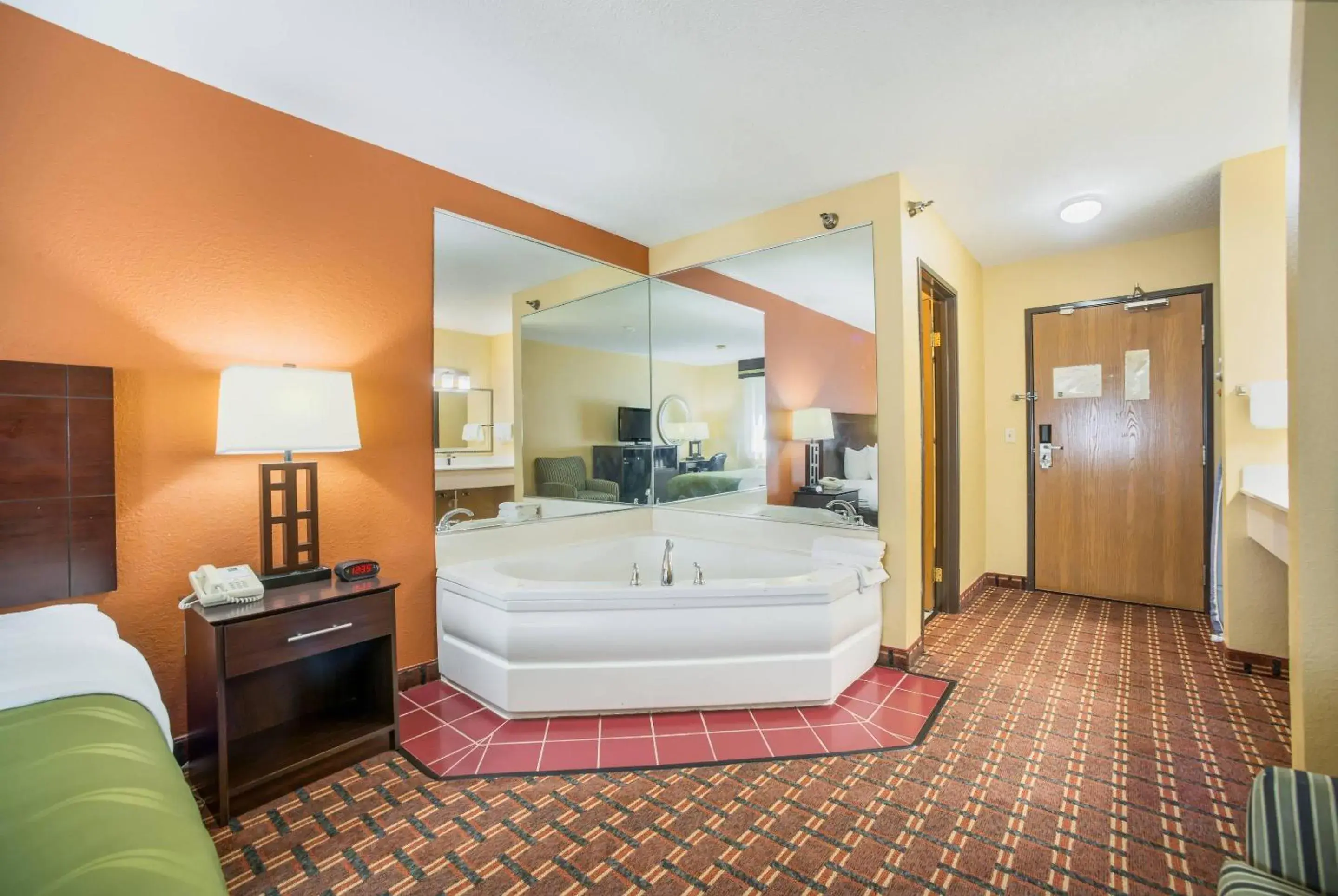 Bedroom, Bed in Quality Inn O'Fallon IL - St Louis Bedroom, Bed in Quality Inn O'Fallon IL - St Louis