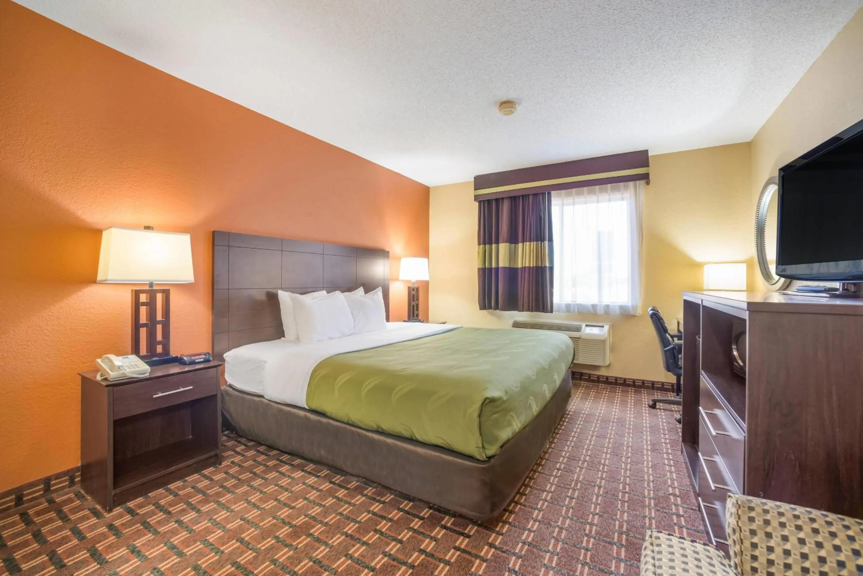 Bedroom, Bed in Quality Inn O'Fallon IL - St Louis