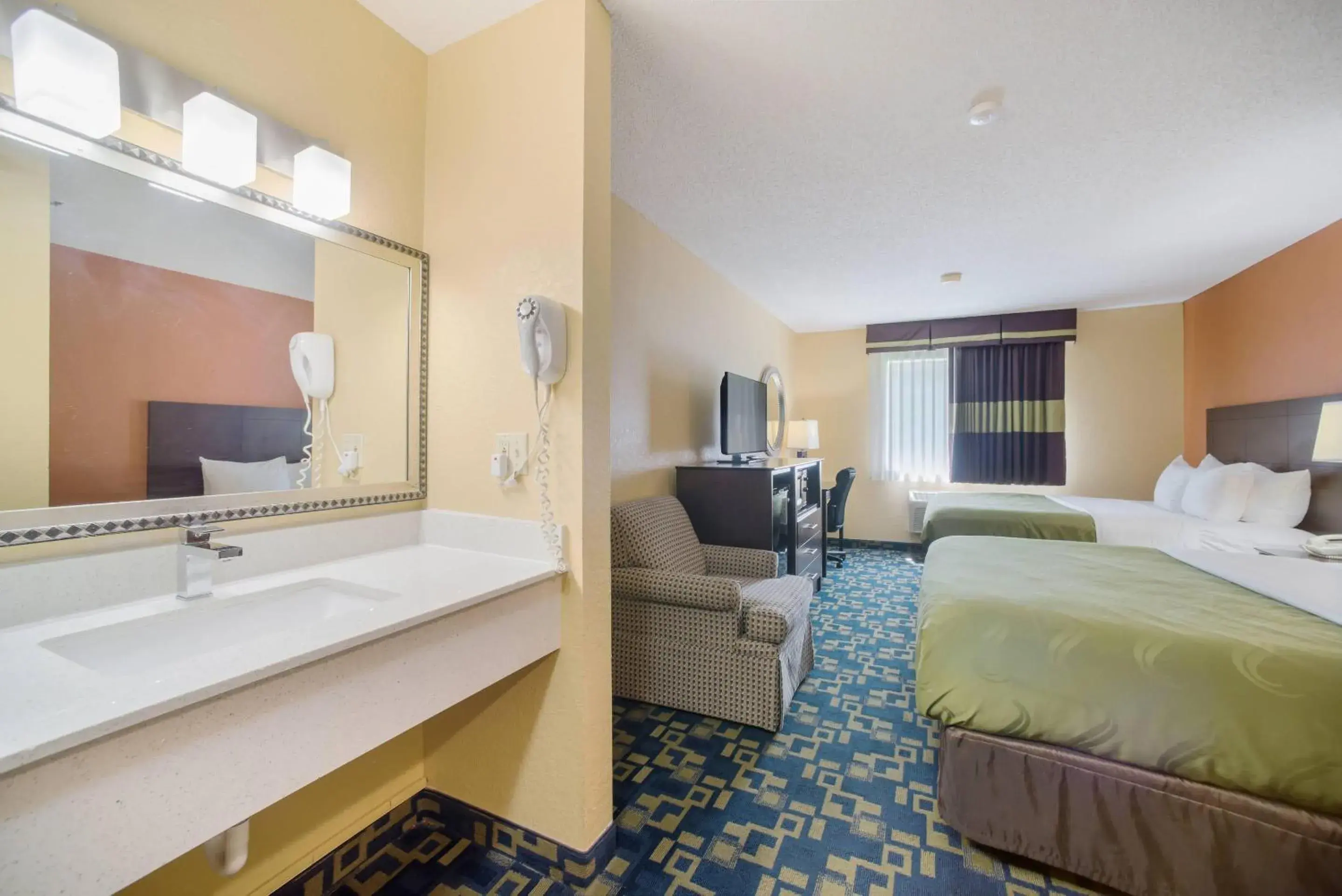 Bedroom, Bed in Quality Inn O'Fallon IL - St Louis Bedroom, Bed in Quality Inn O'Fallon IL - St Louis