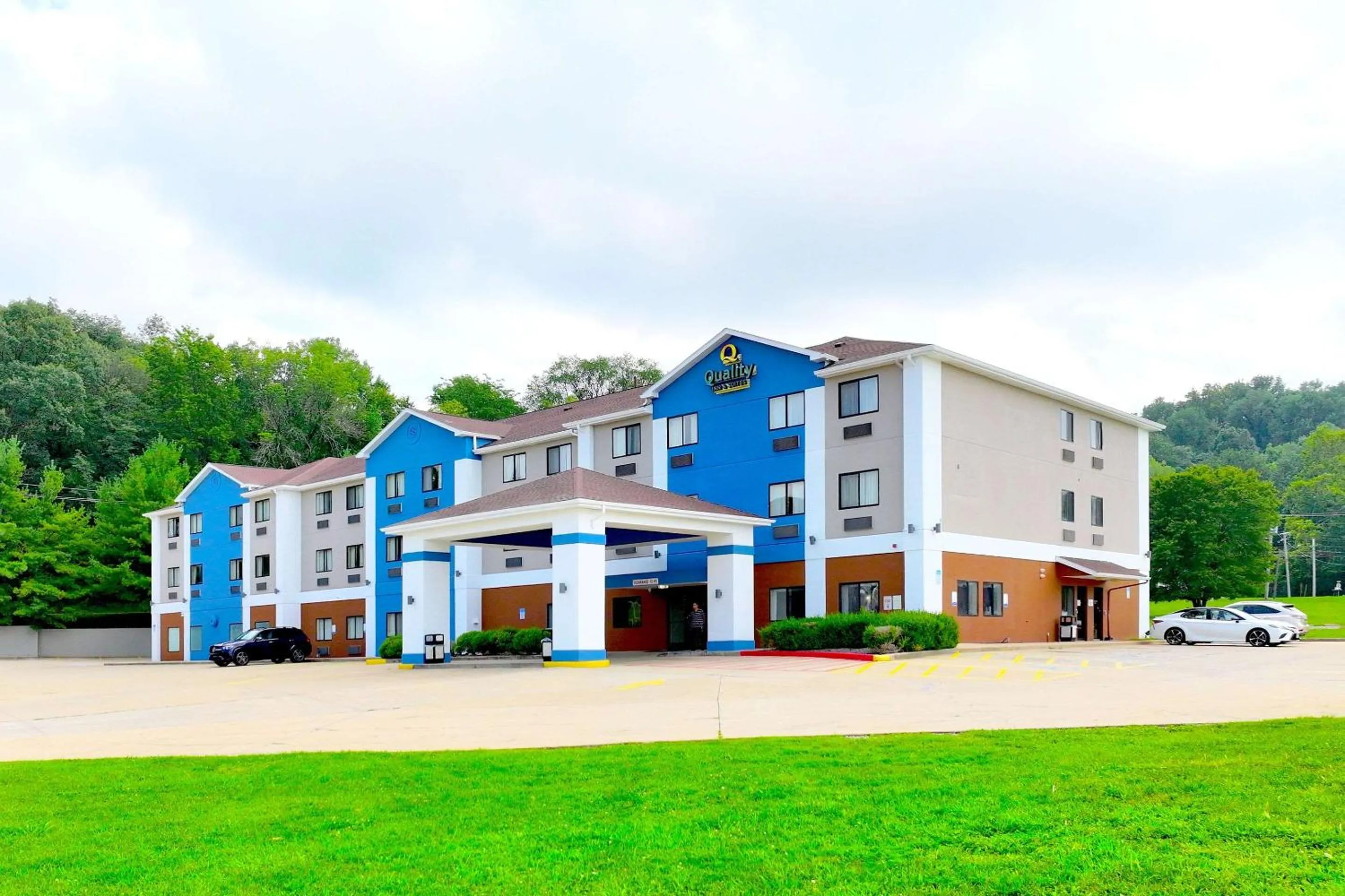 Property building in Quality Inn & Suites Caseyville - St Louis