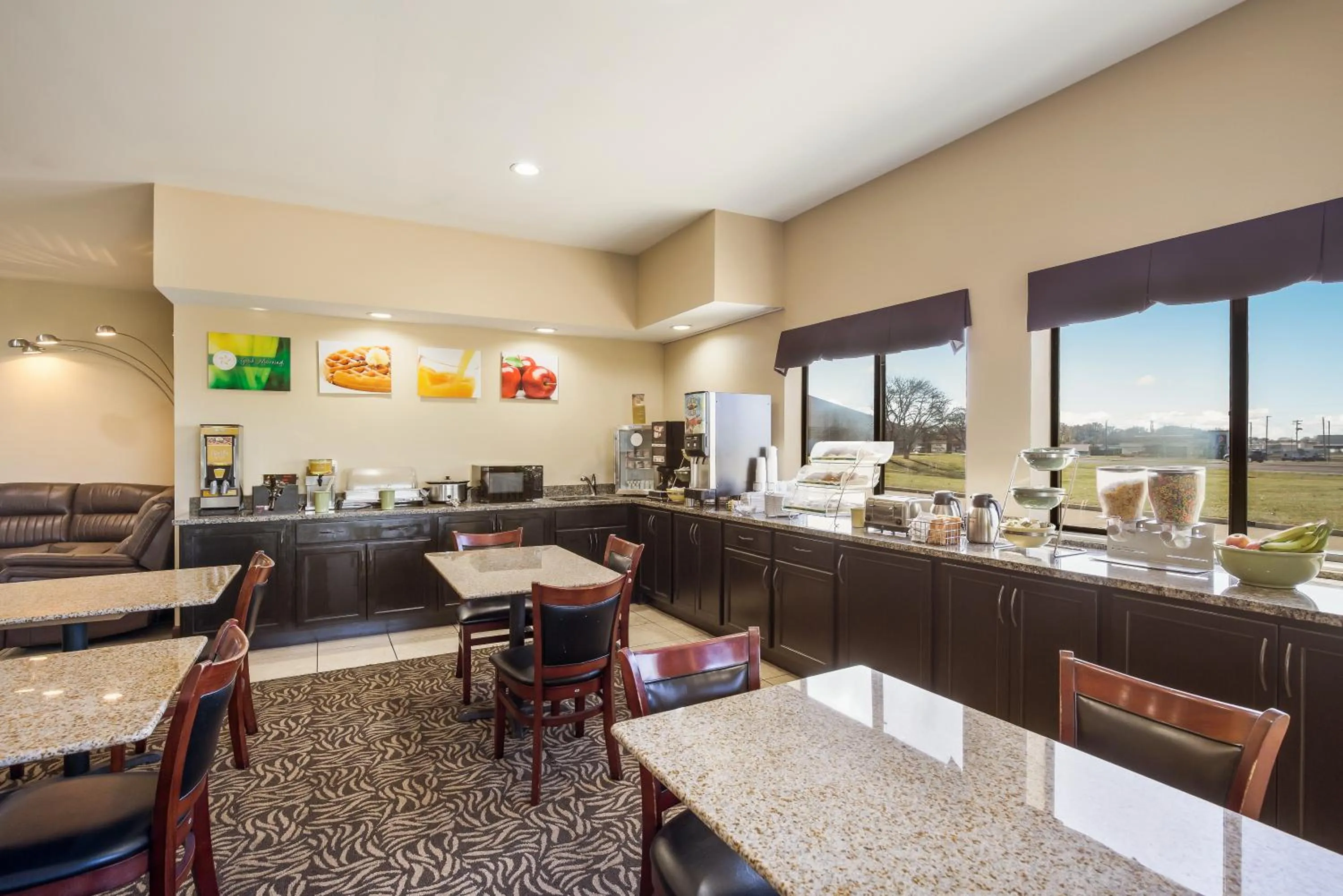 Restaurant/places to eat in Quality Inn & Suites Caseyville - St Louis