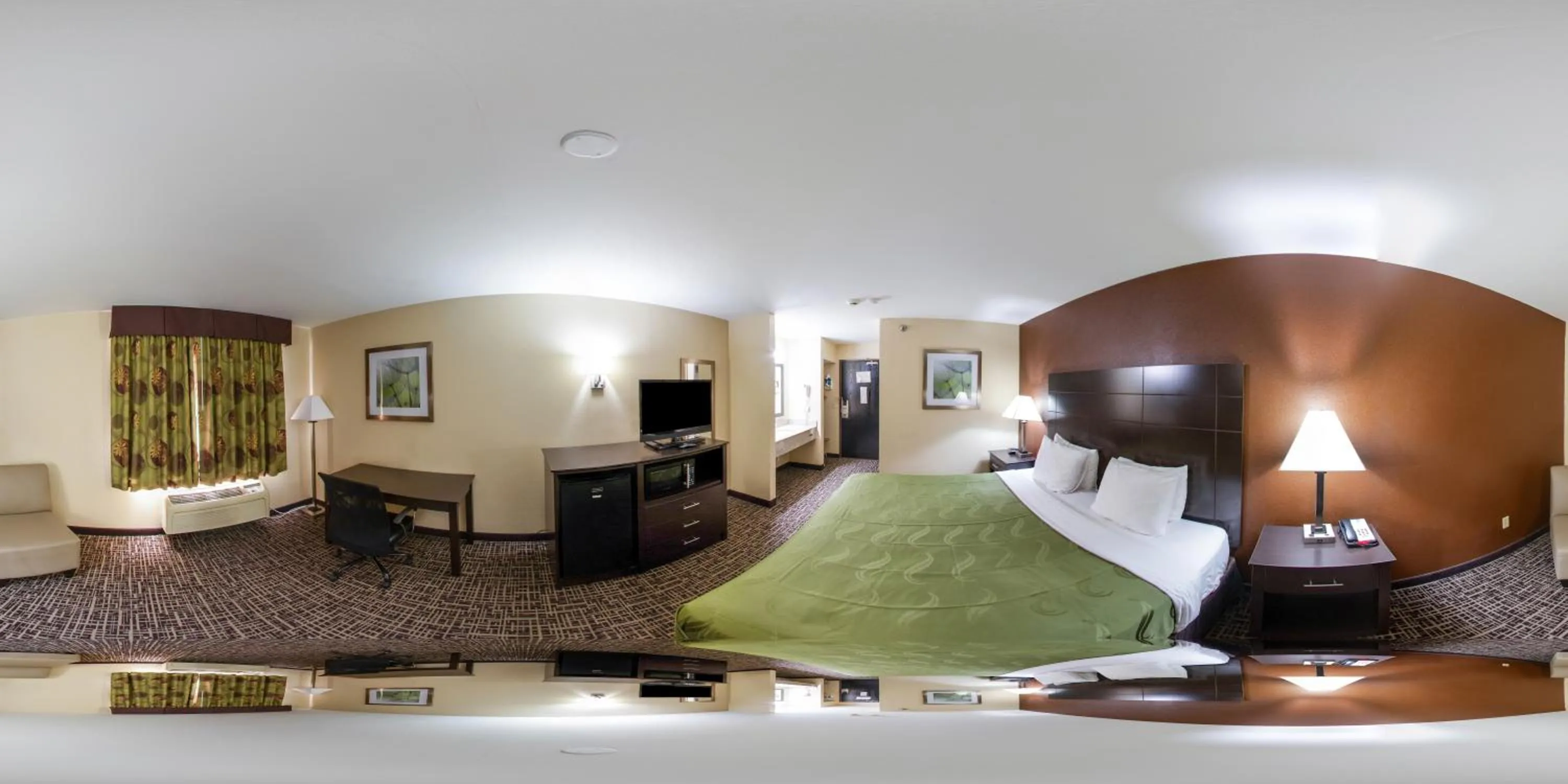Photo of the whole room, Bed in Quality Inn & Suites Caseyville - St Louis