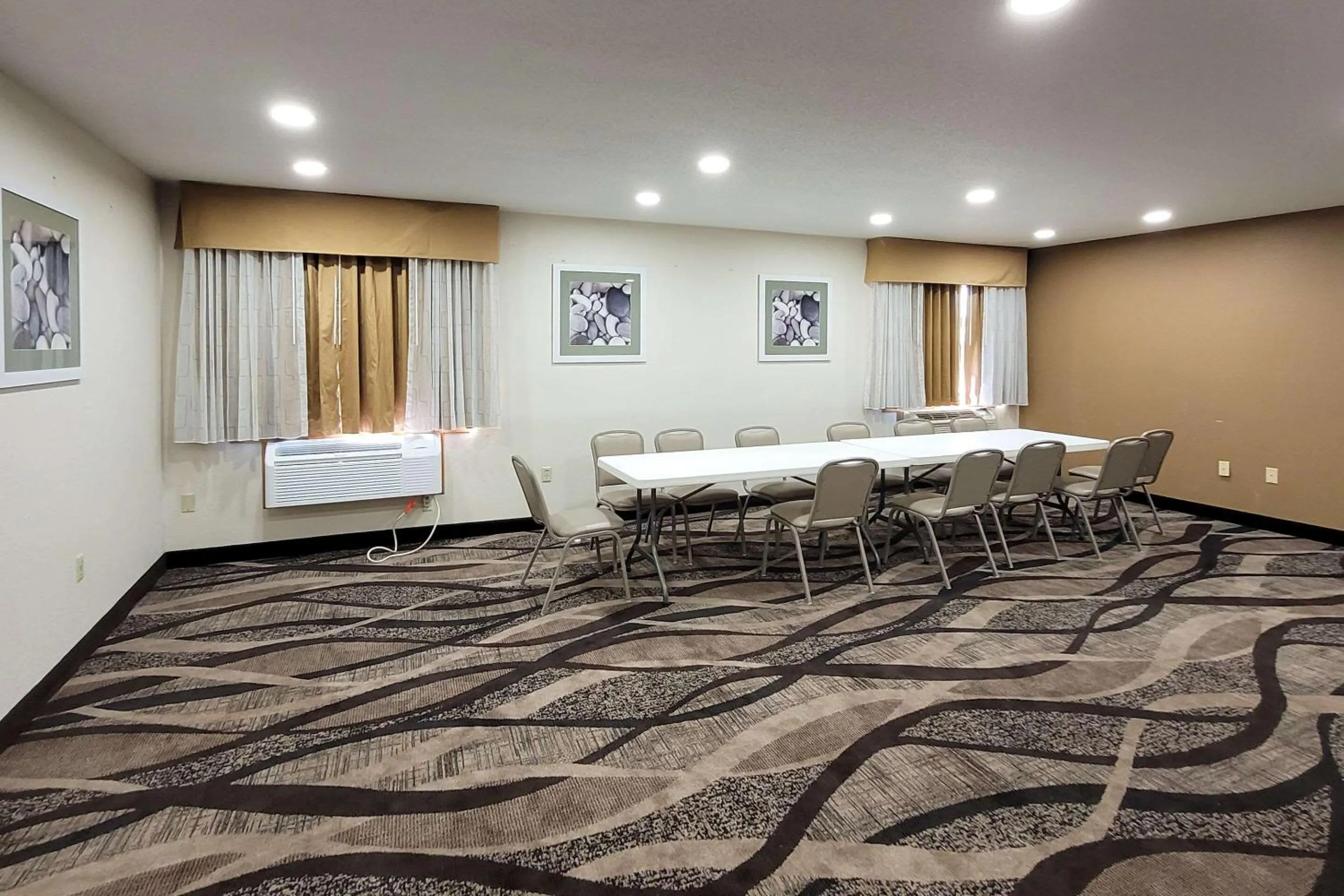 Meeting/conference room, Bed in Quality Inn & Suites