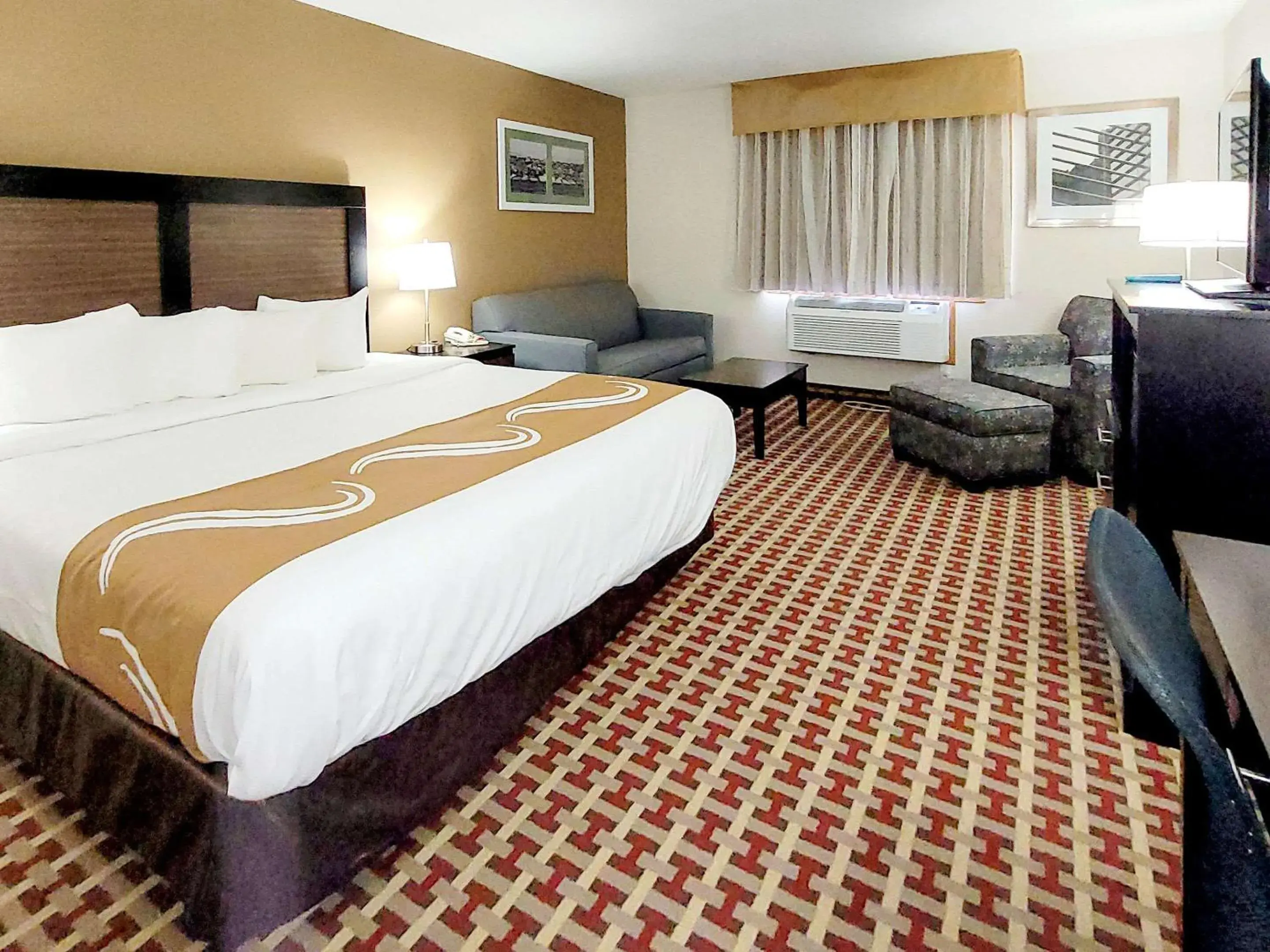 Bedroom, Bed in Quality Inn & Suites Bedroom, Bed in Quality Inn & Suites