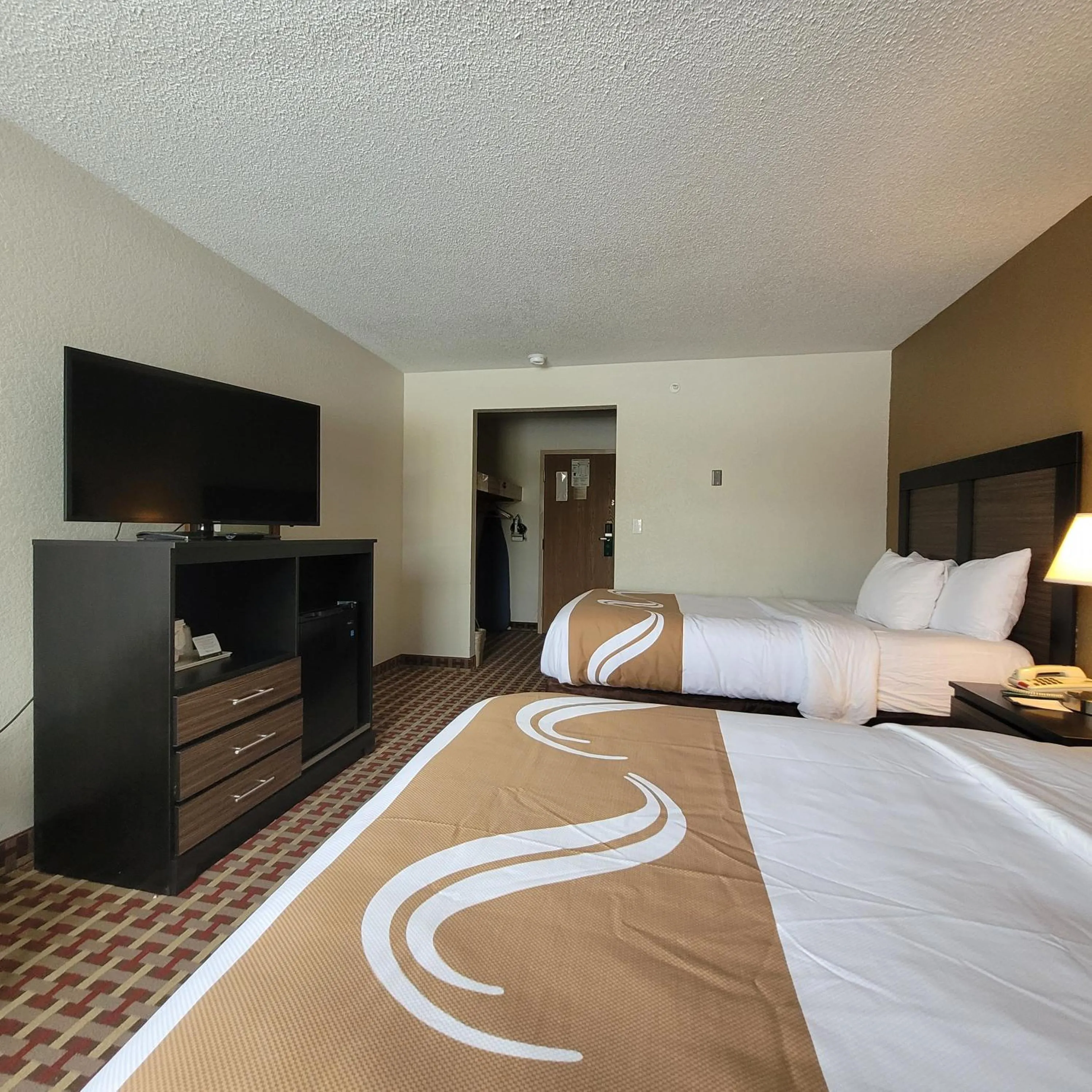 TV and multimedia, Bed in Quality Inn & Suites
