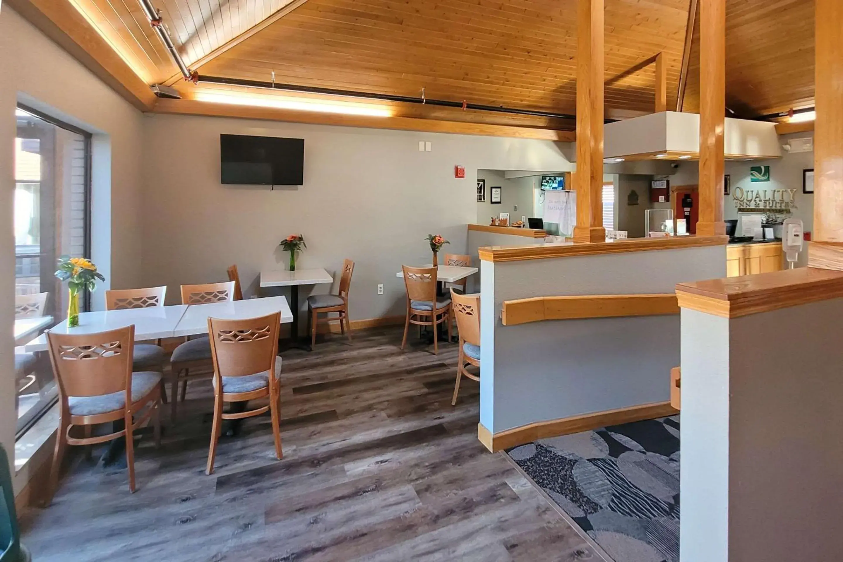 Breakfast in Quality Inn & Suites Breakfast in Quality Inn & Suites