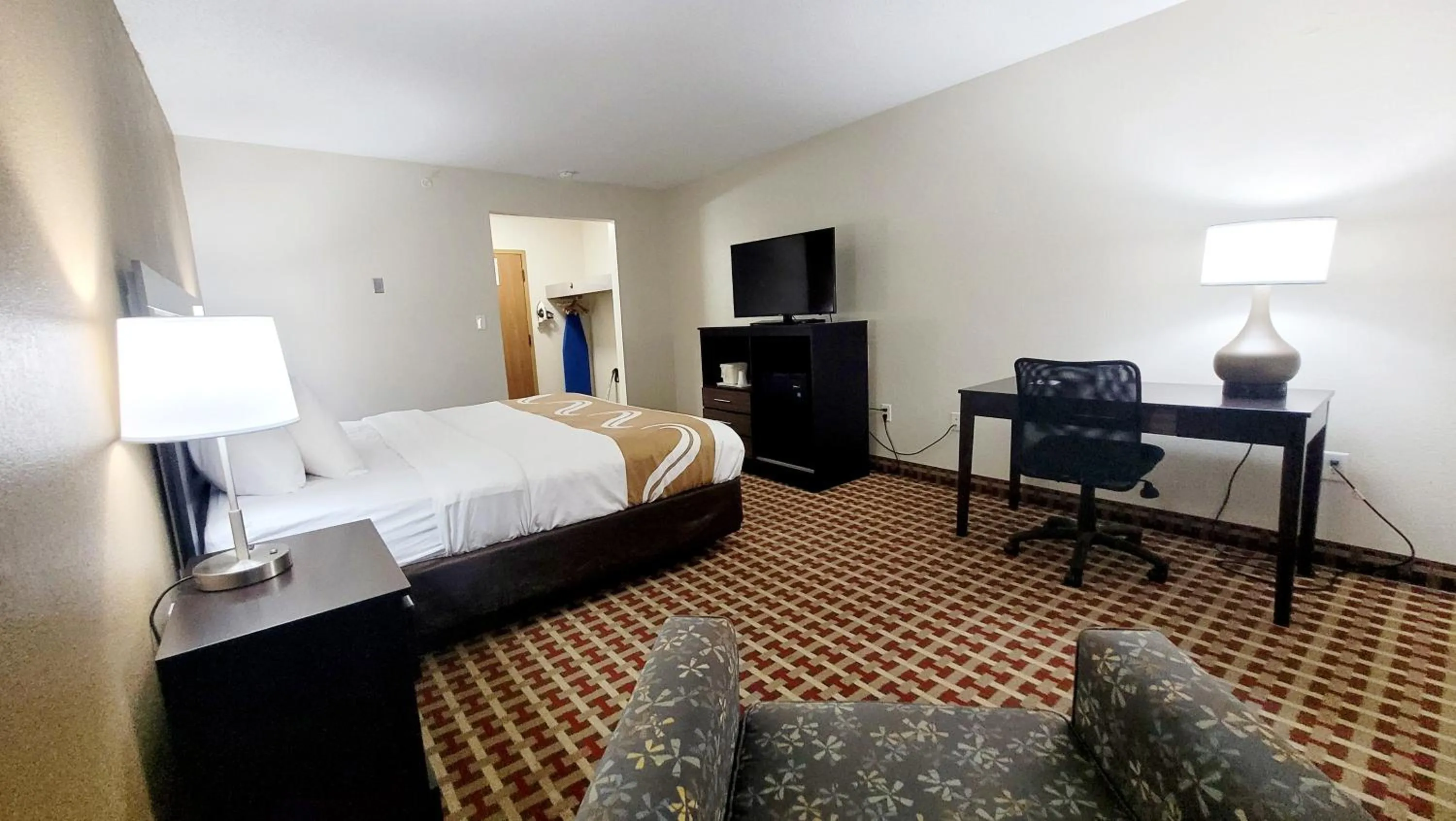 Photo of the whole room, Bed in Quality Inn & Suites