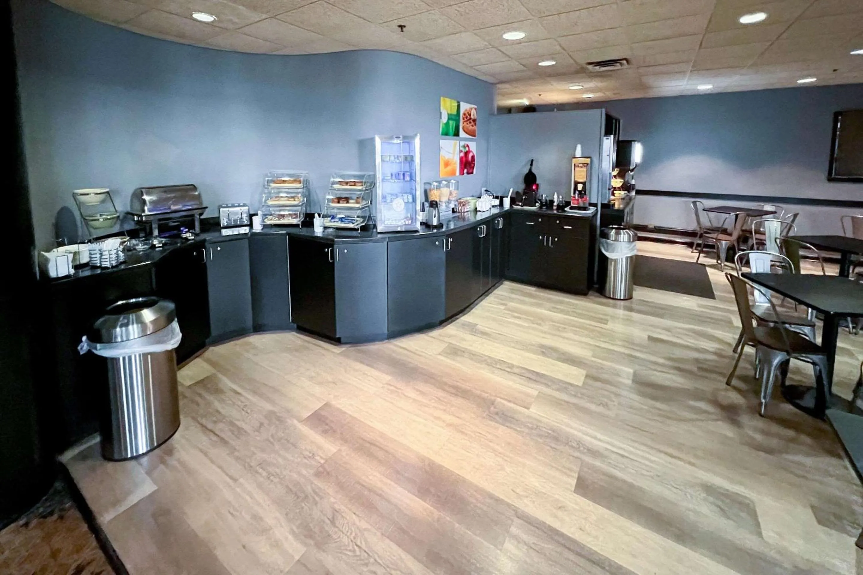 Breakfast in Quality Inn & Suites Orland Park - Chicago