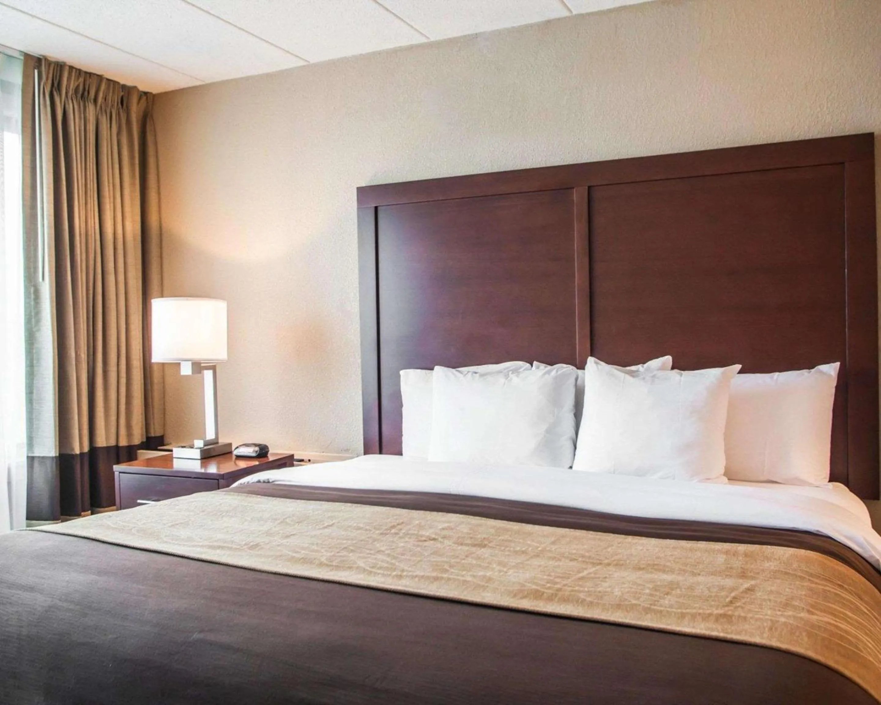 Bedroom, Bed in Quality Inn & Suites Orland Park - Chicago