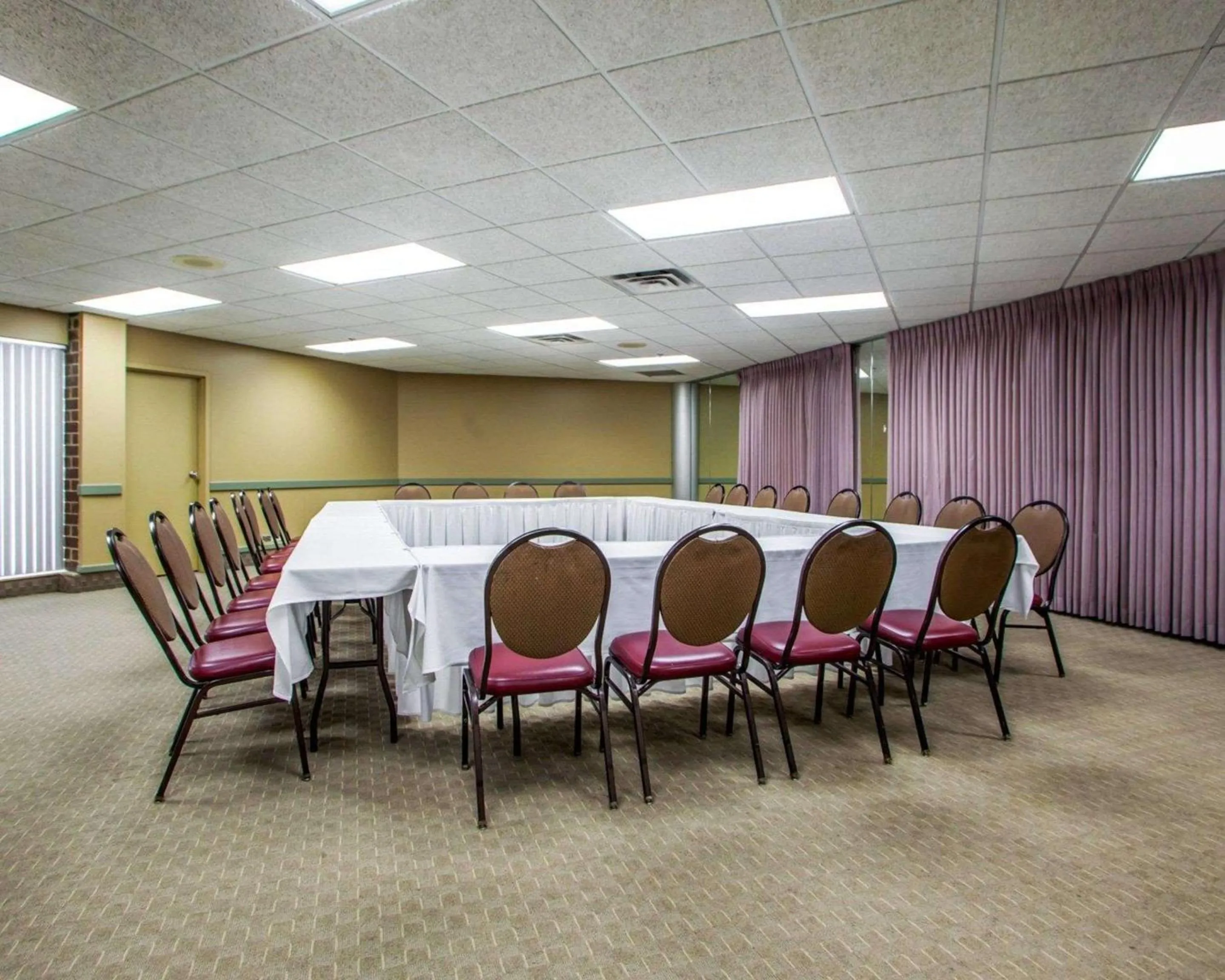 Meeting/conference room in Quality Inn & Suites Orland Park - Chicago