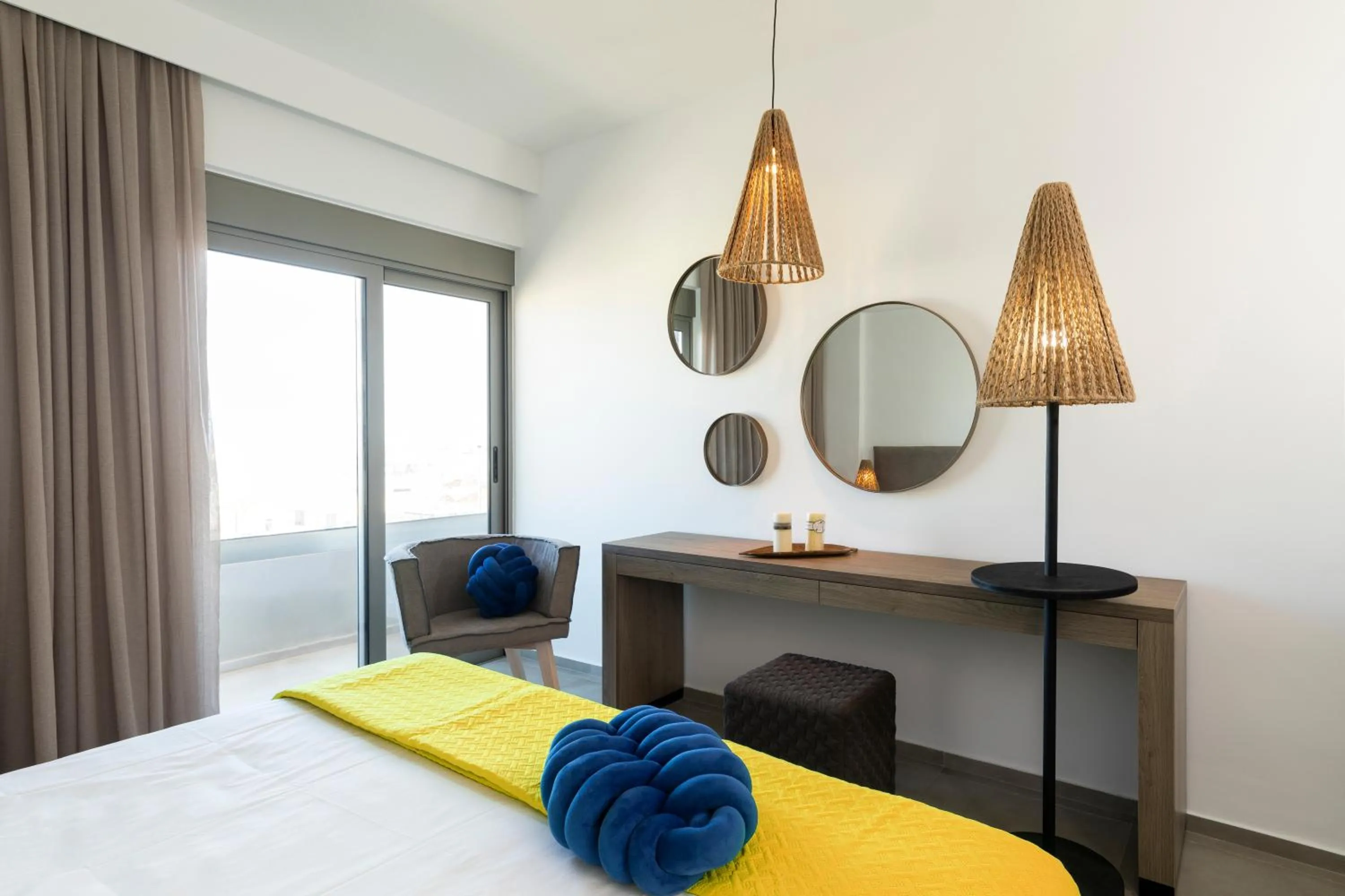 Bed in MIRAGE city APARTMENTS