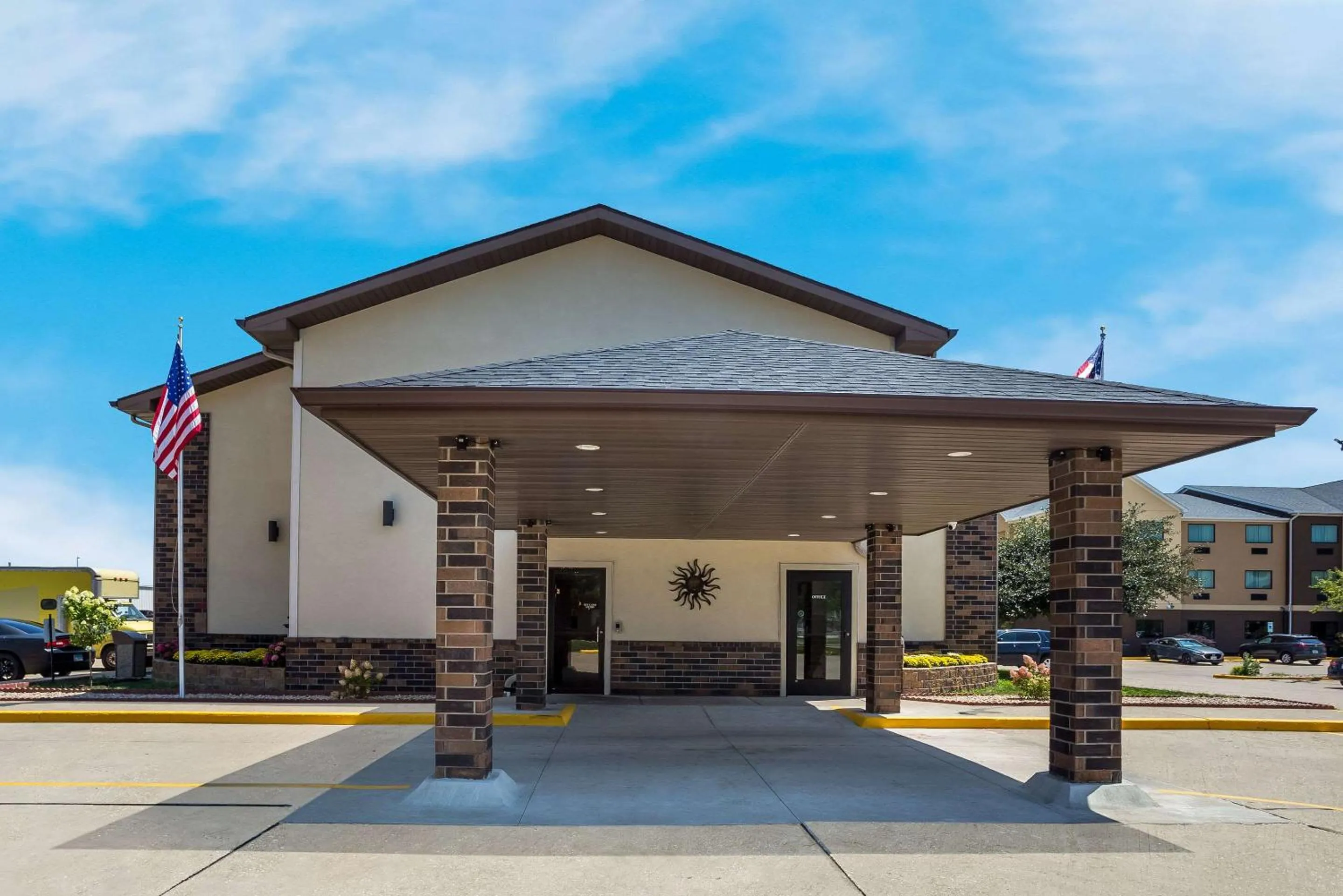 Property building in Quality Inn Galesburg near US Highway 34 and I-74