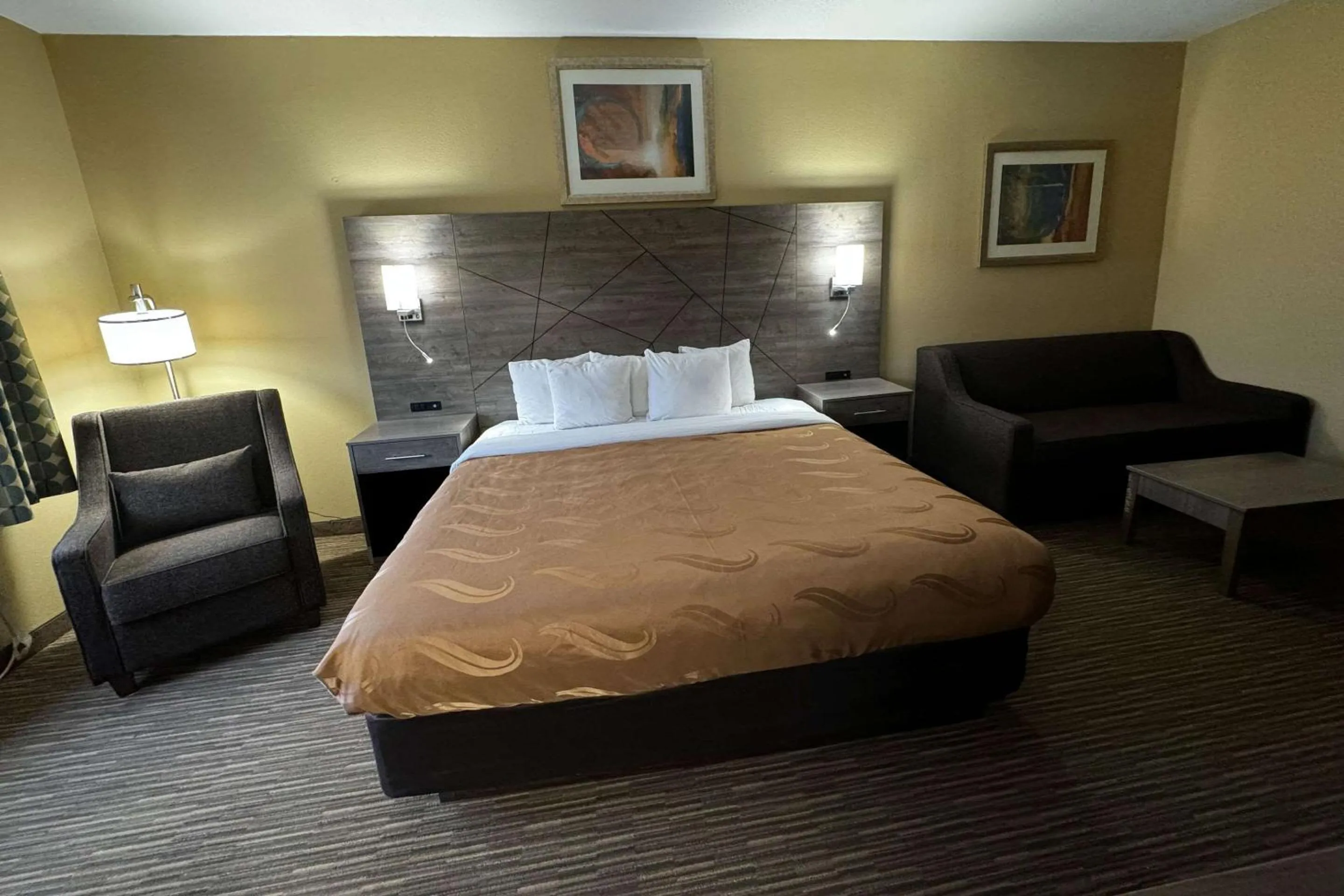 Bedroom, Bed in Quality Inn Forsyth Decatur