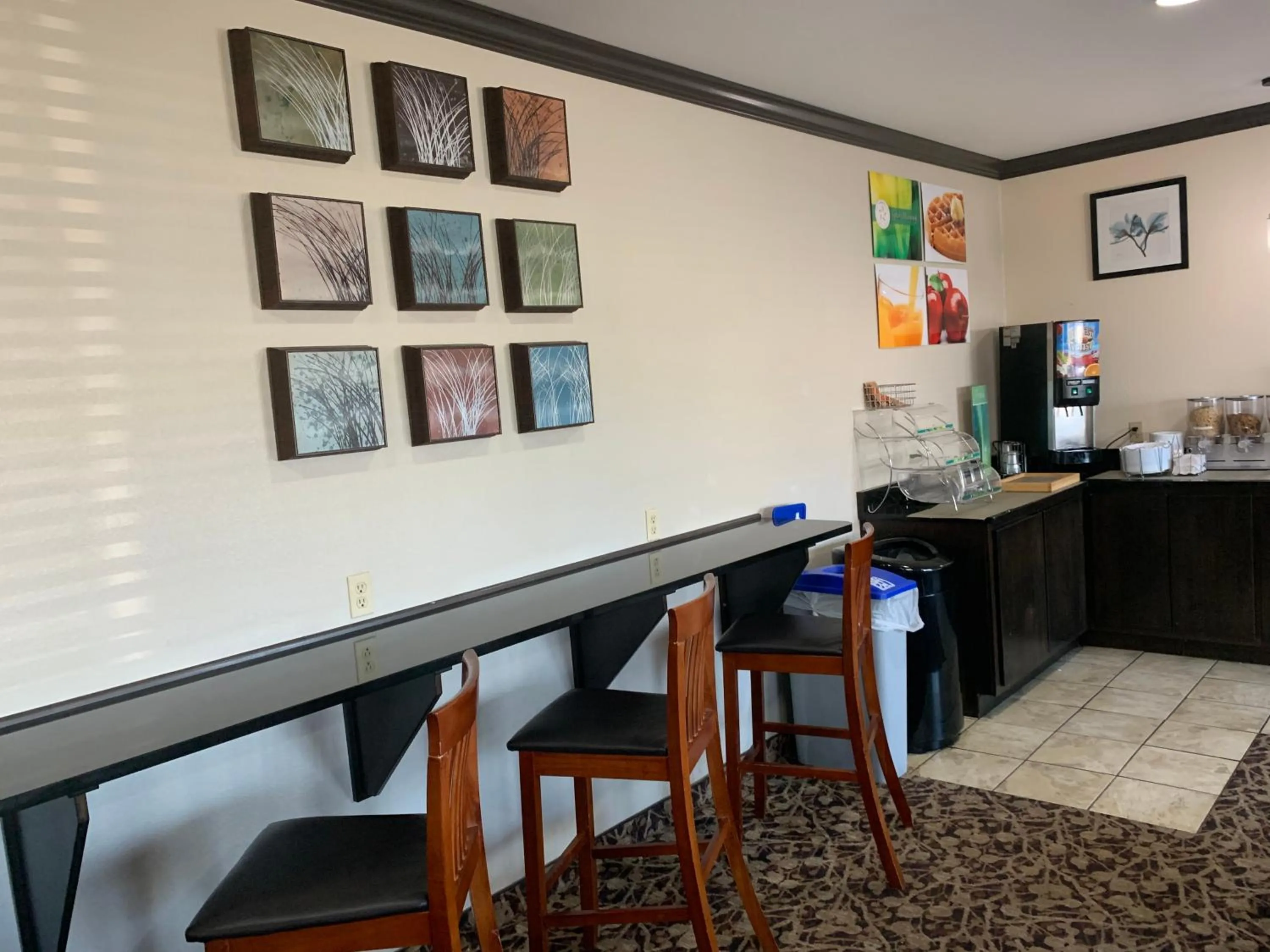 Breakfast in Quality Inn Forsyth Decatur