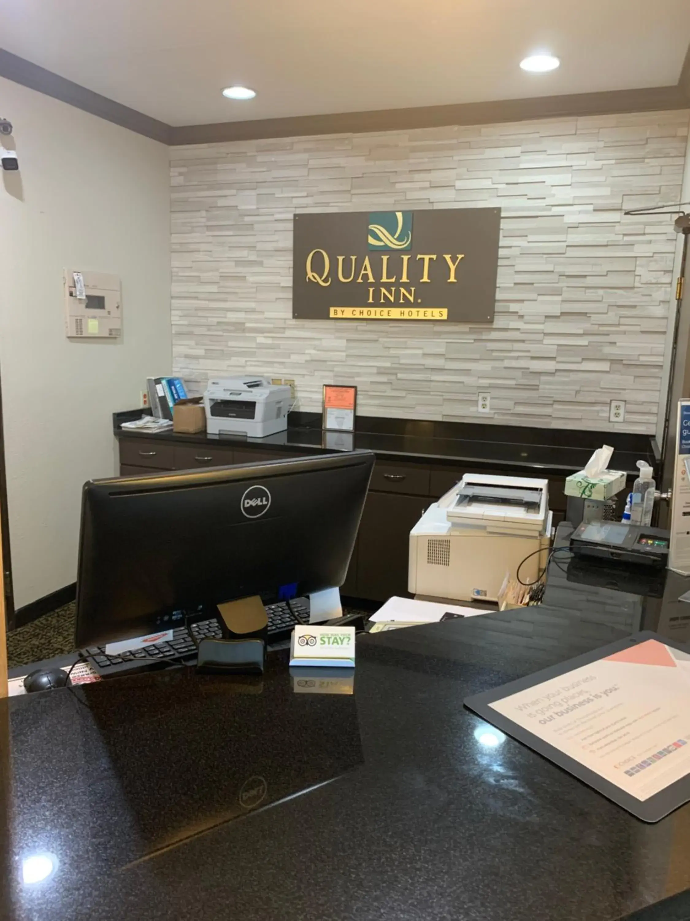 Lobby or reception in Quality Inn near I-72 and Hwy 51 Lobby or reception in Quality Inn near I-72 and Hwy 51