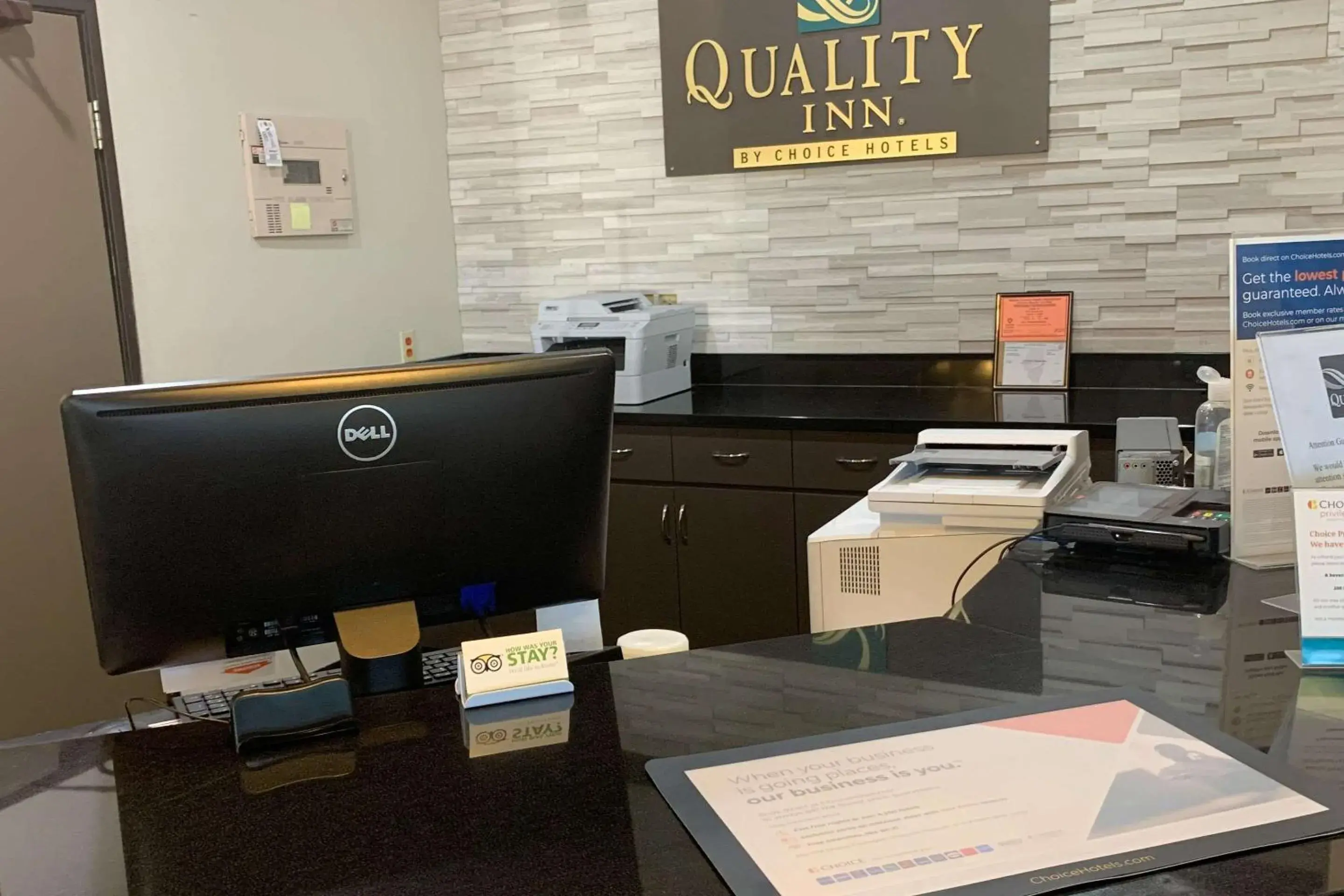 Lobby or reception in Quality Inn near I-72 and Hwy 51 Lobby or reception in Quality Inn near I-72 and Hwy 51