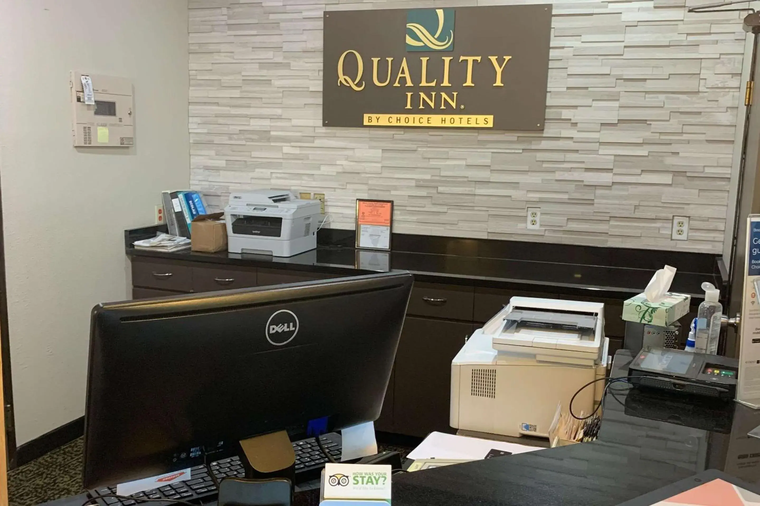 Lobby or reception in Quality Inn near I-72 and Hwy 51 Lobby or reception in Quality Inn near I-72 and Hwy 51