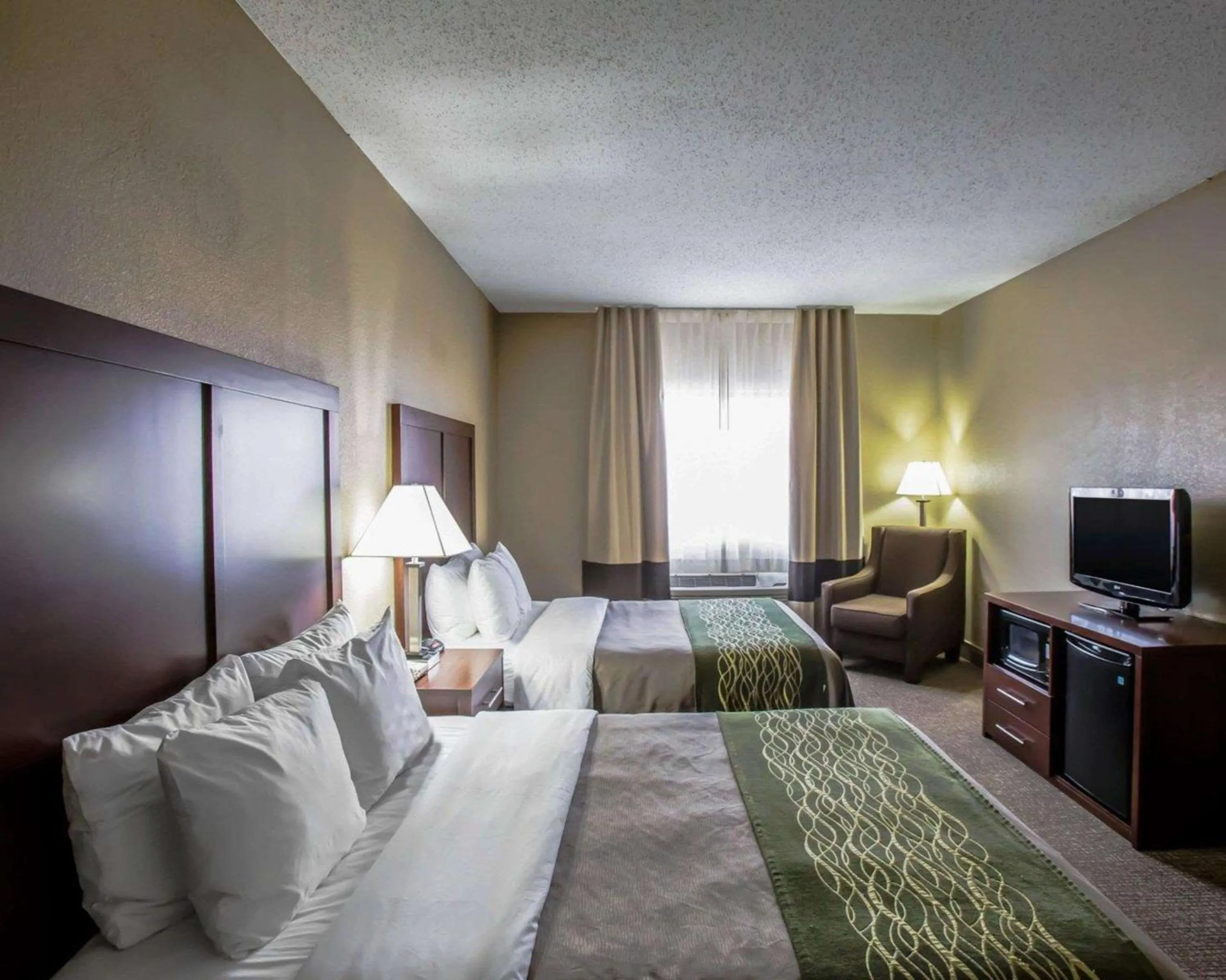 Photo of the whole room, Bed in Comfort Inn Morris I-80