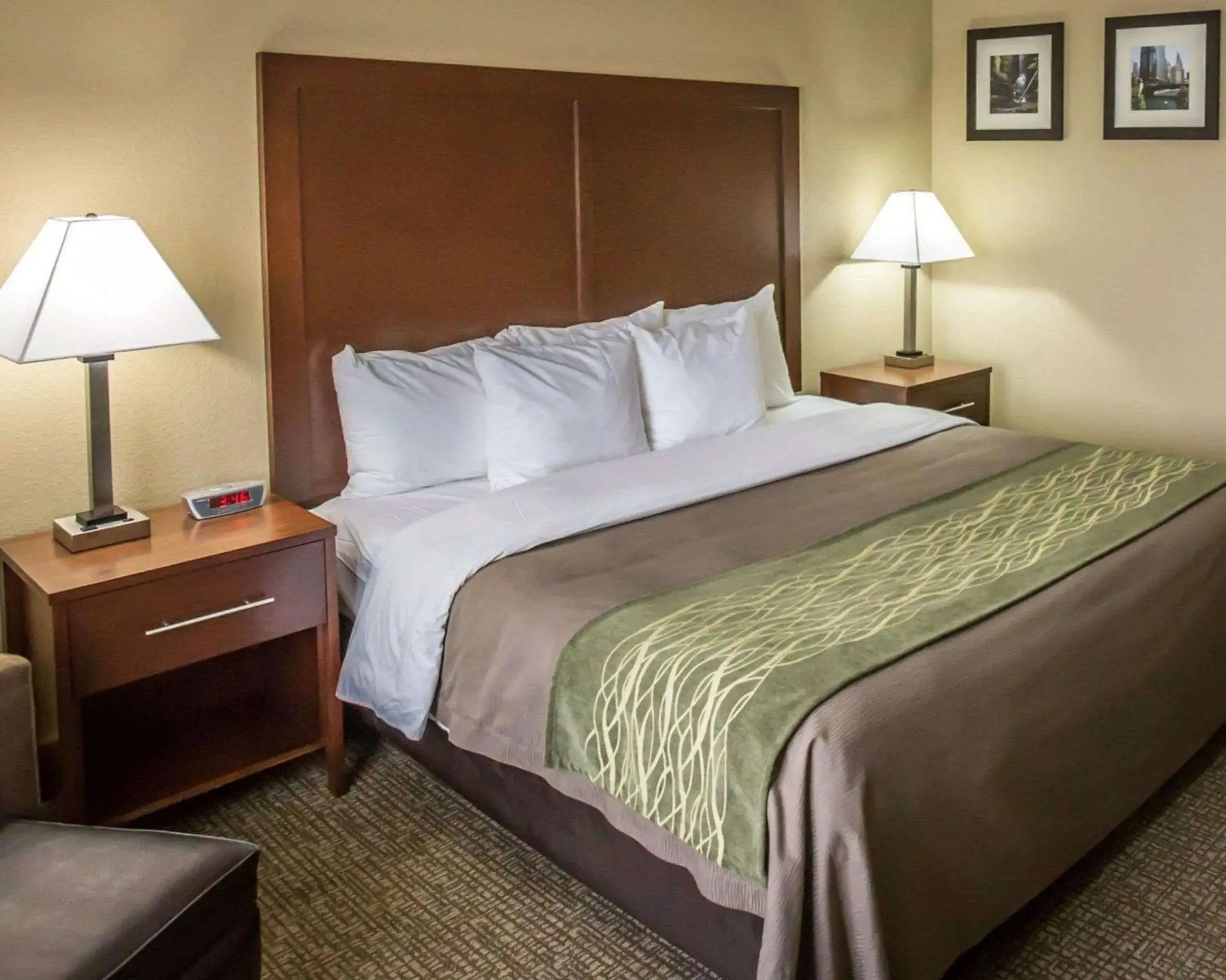 Photo of the whole room, Bed in Comfort Inn Morris I-80 Photo of the whole room, Bed in Comfort Inn Morris I-80