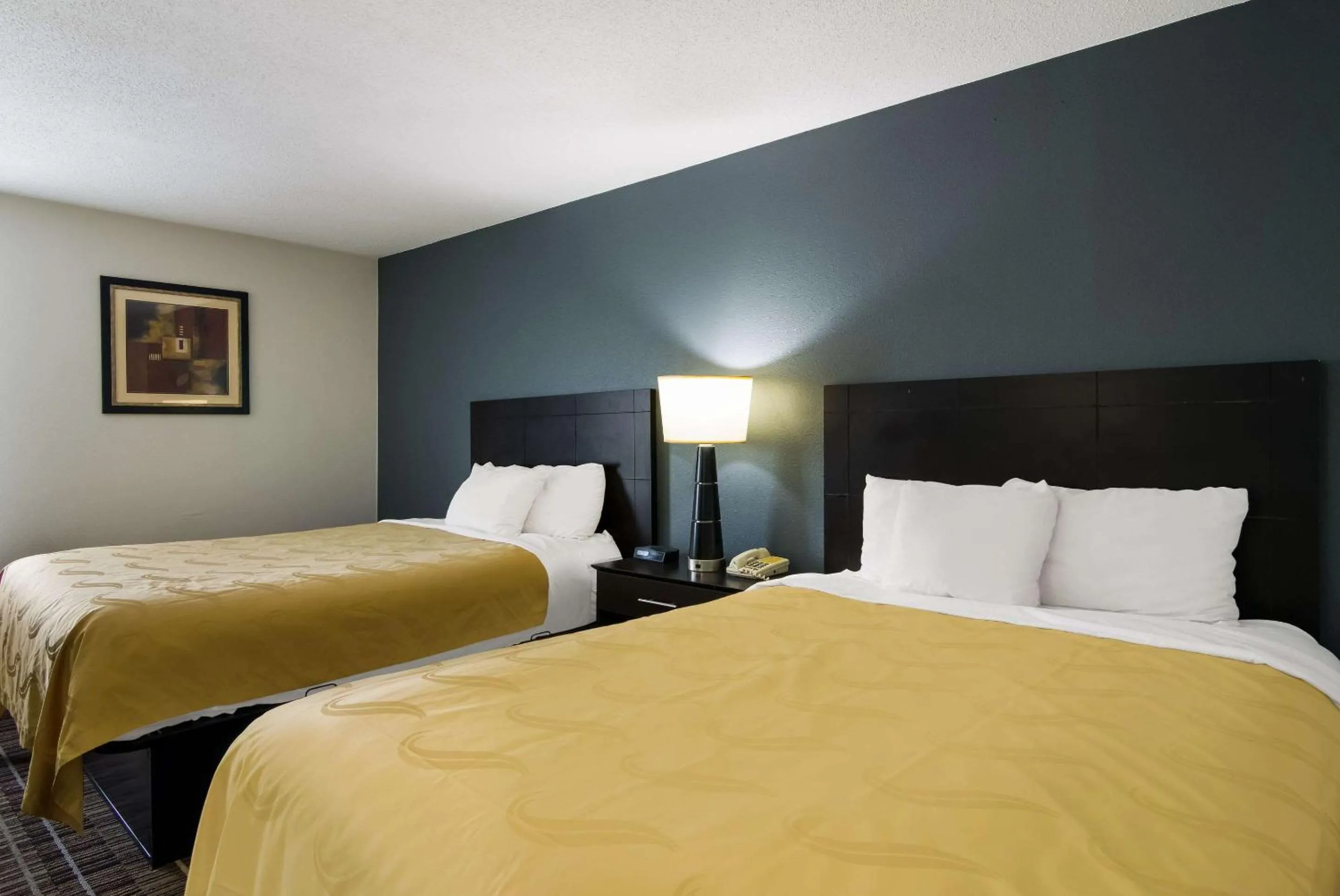 Bedroom in Quality Inn Aurora - Naperville Area