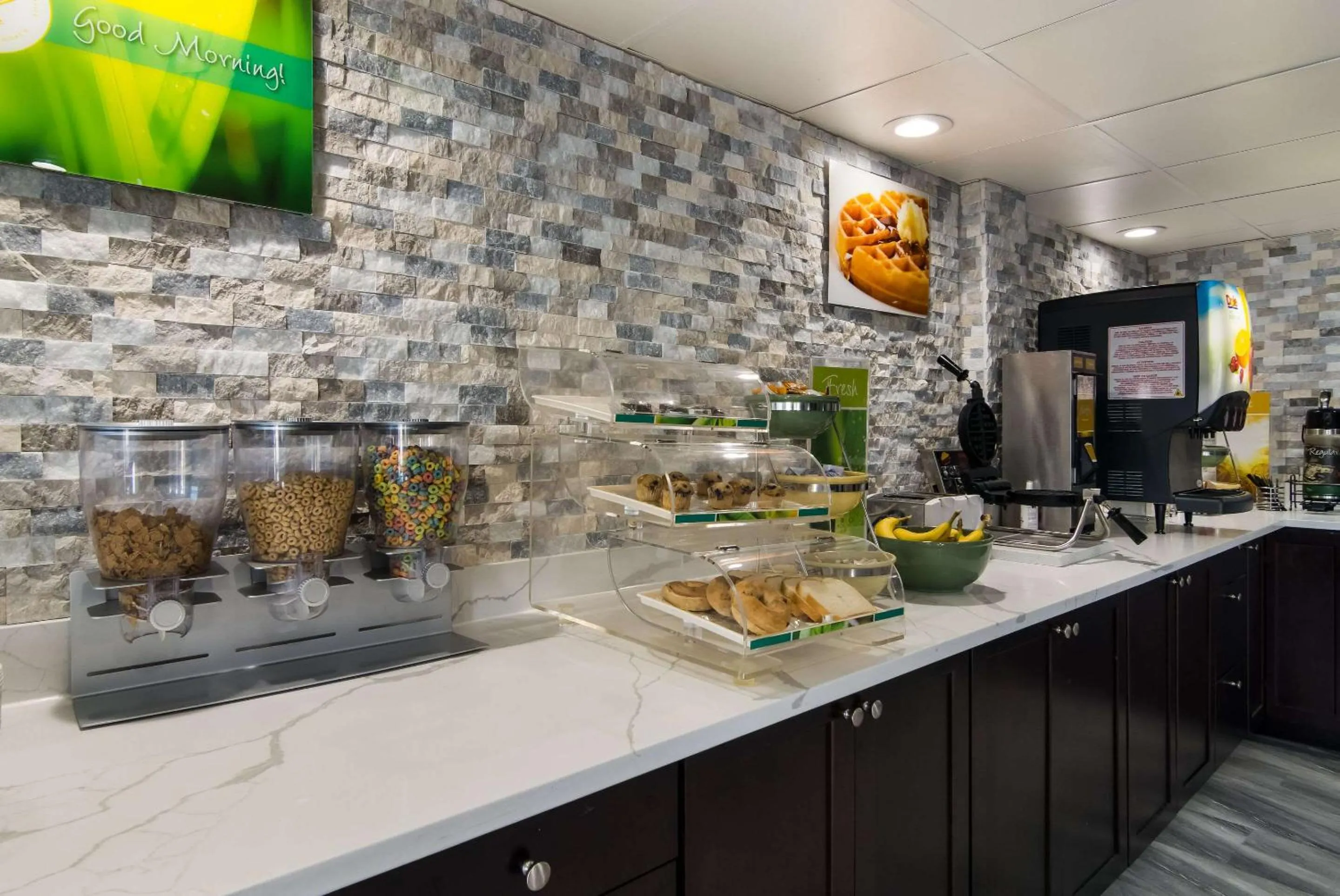 Breakfast in Quality Inn Aurora - Naperville Area