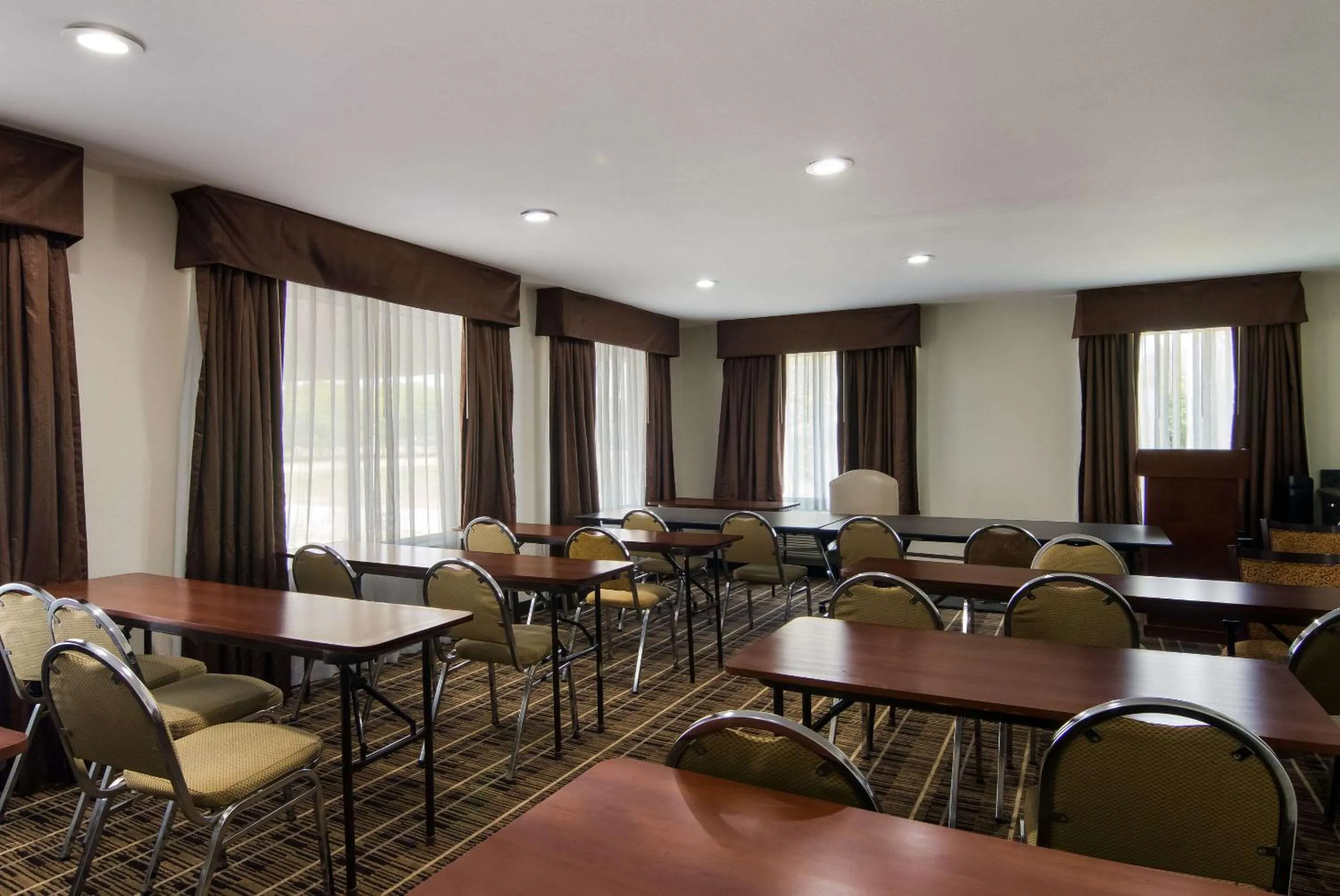Meeting/conference room in Quality Inn Aurora - Naperville Area