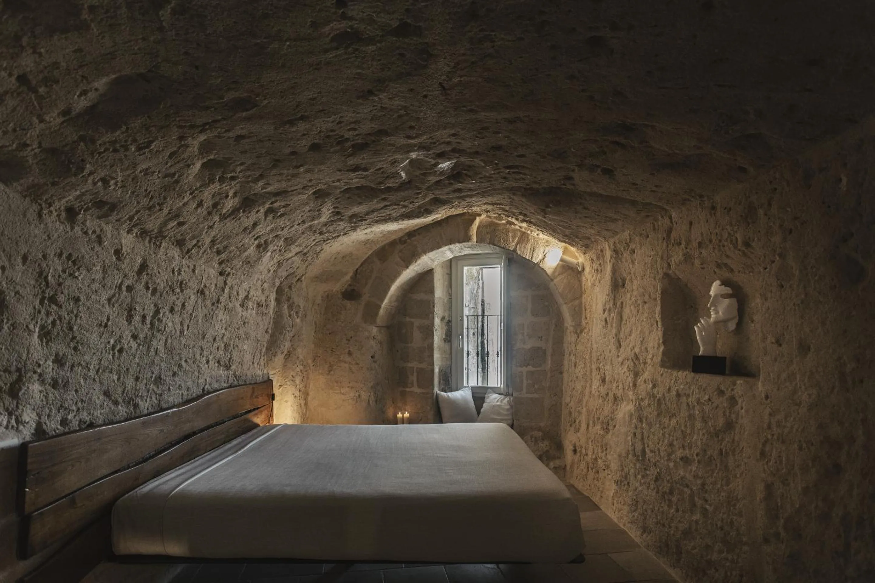 Aque cave