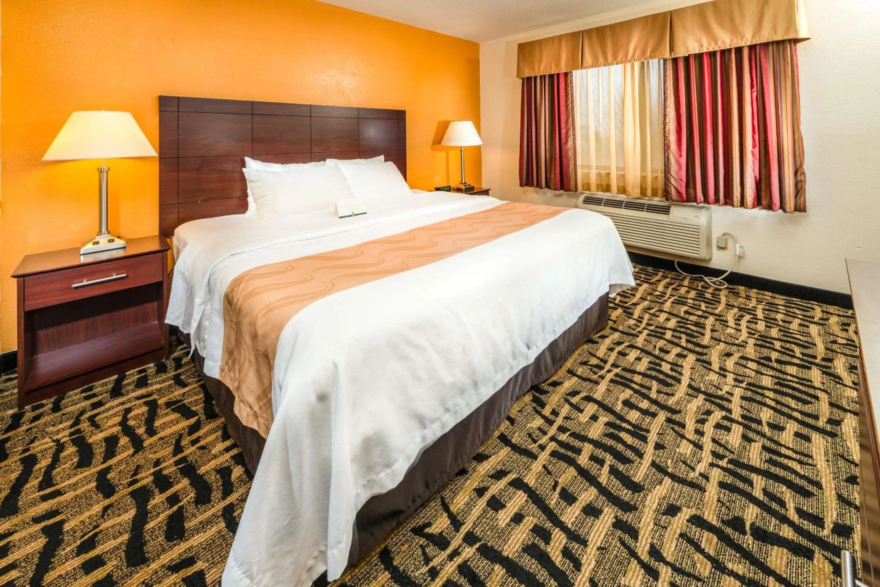 Bedroom, Bed in Quality Inn & Suites Danville East