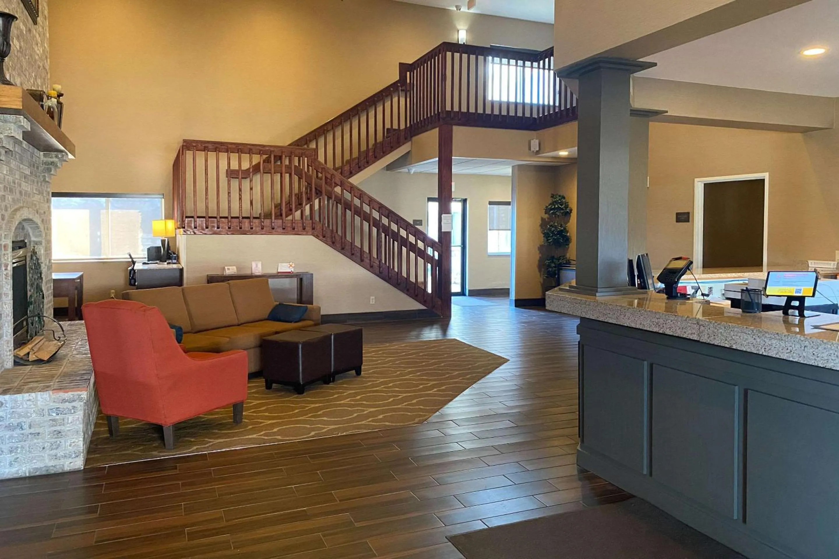 Lobby or reception in Comfort Suites Peoria I-74