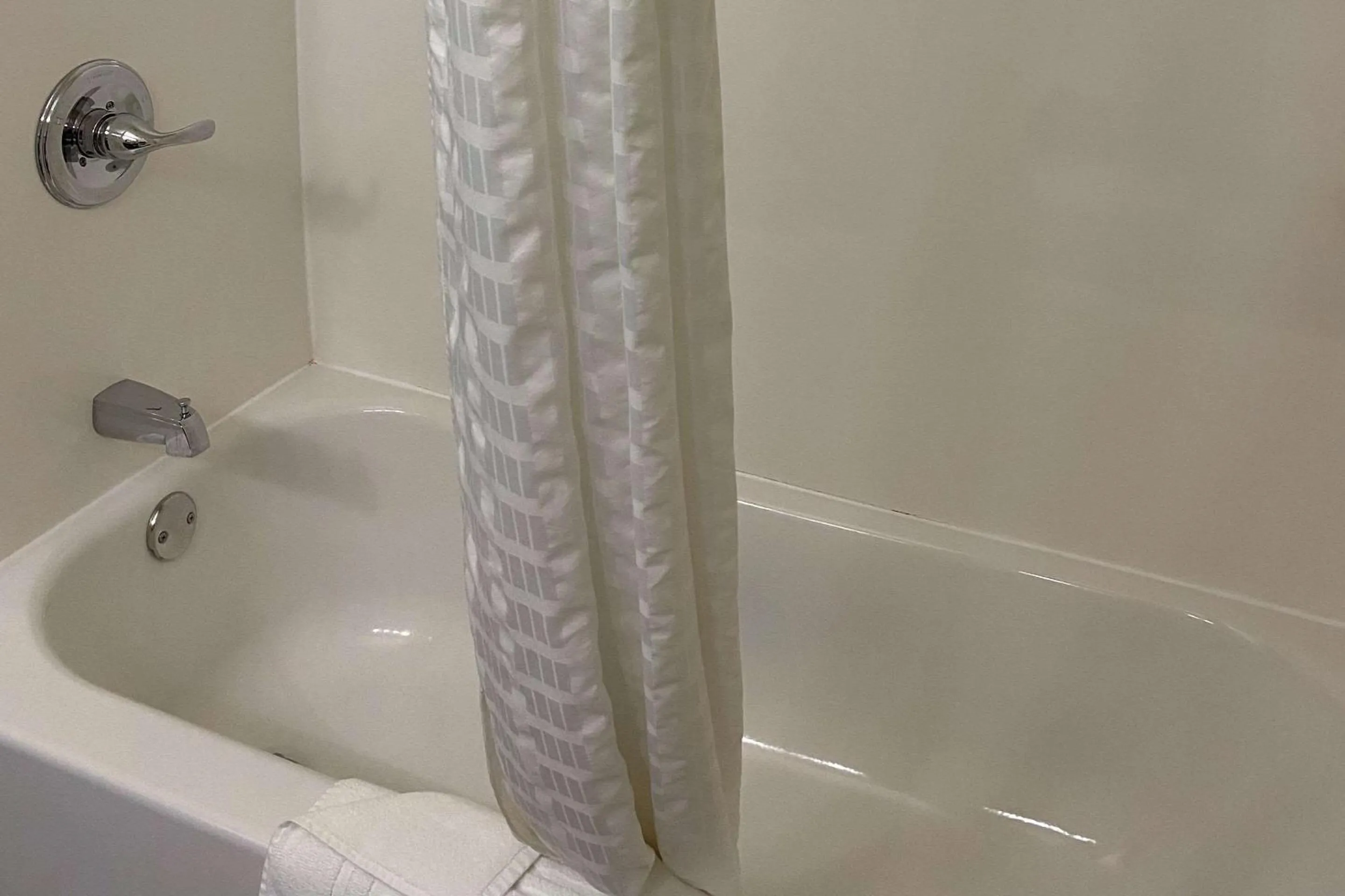 Bedroom in Comfort Suites Peoria I-74