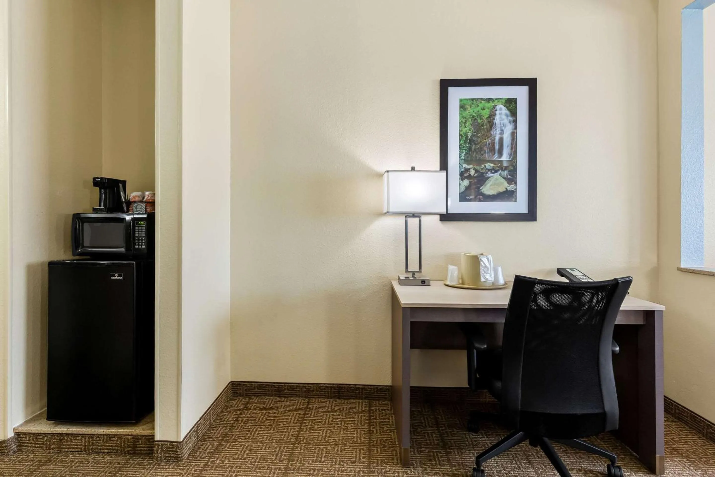 Bedroom in Quality Inn & Suites Springfield Southwest near I-72