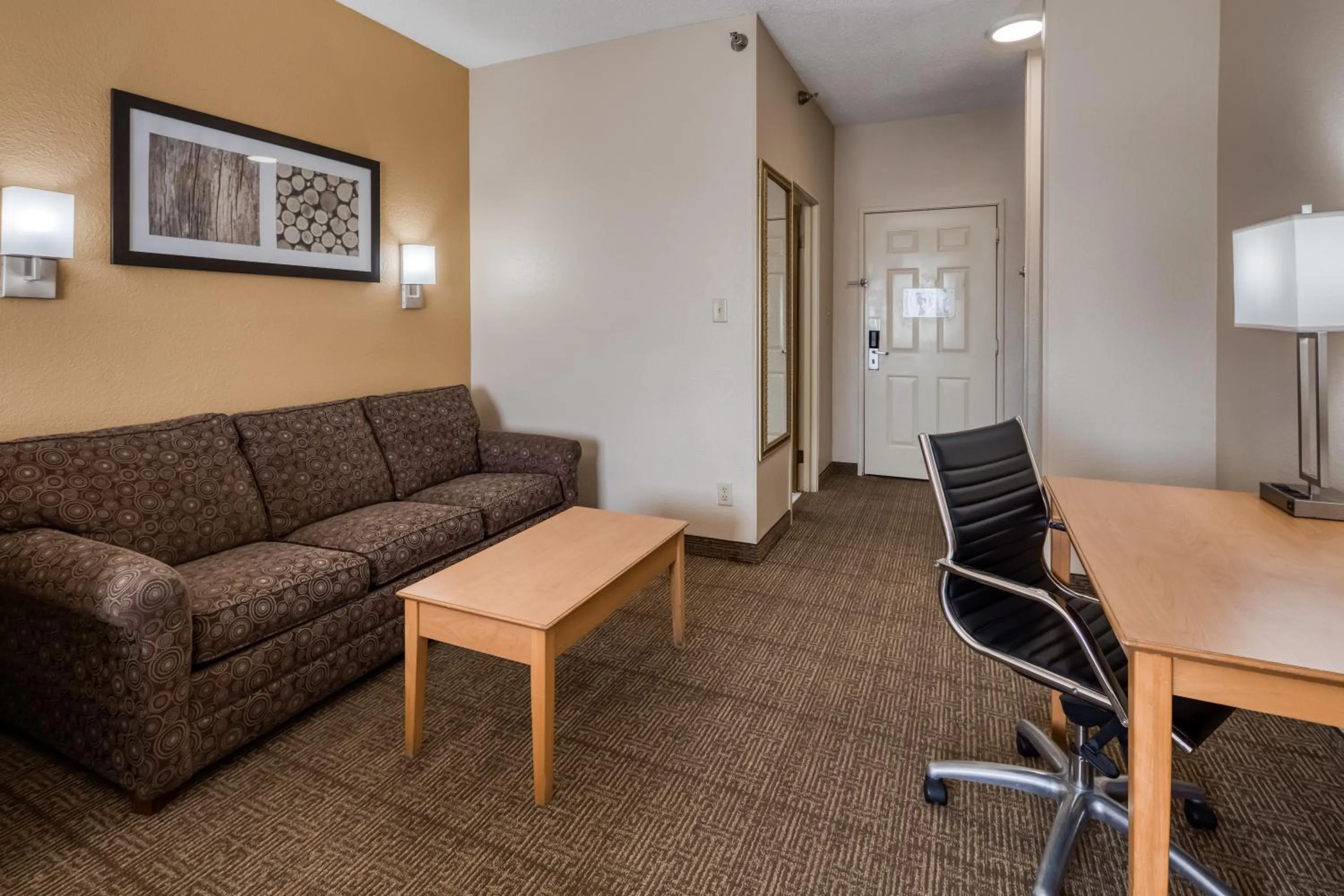 Living room in Quality Inn & Suites Springfield Southwest near I-72