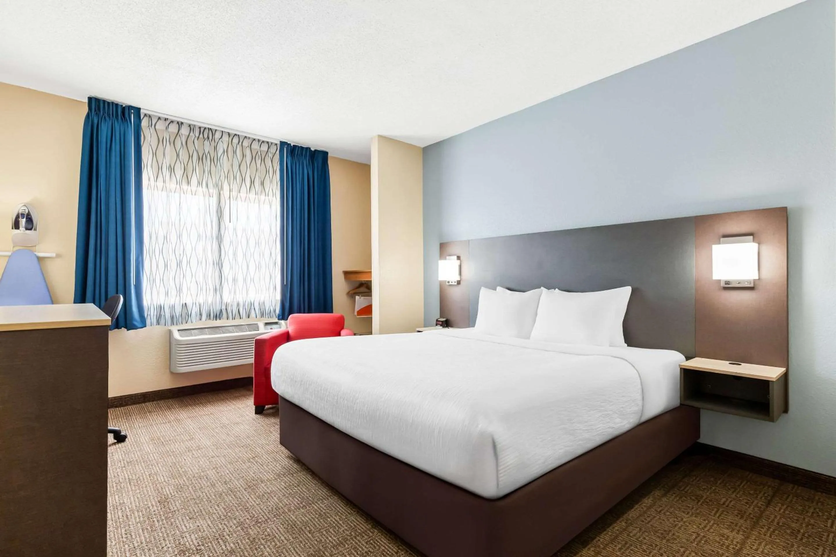 Bedroom, Bed in Quality Inn & Suites Springfield Southwest near I-72