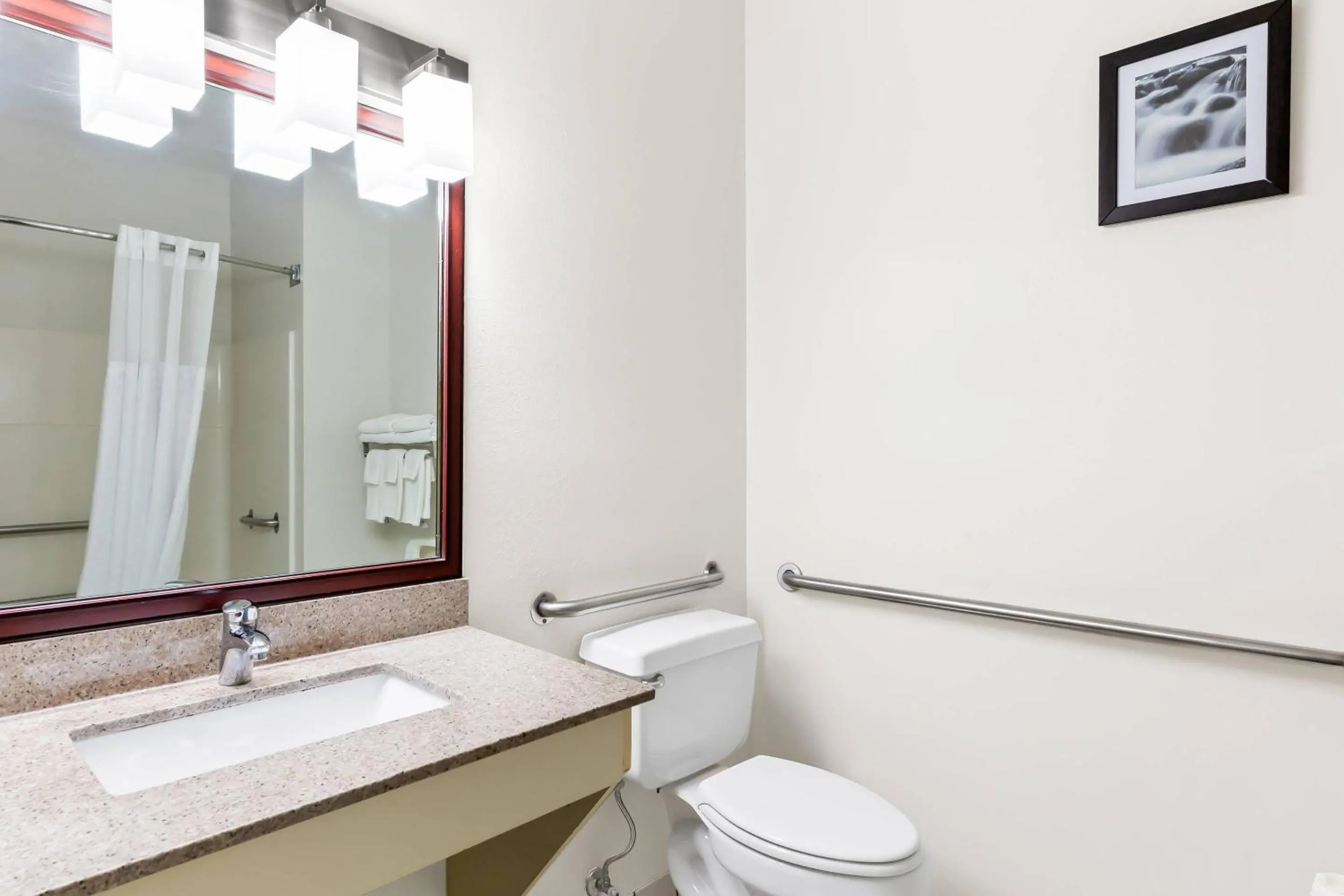 Bedroom in Quality Inn & Suites Springfield Southwest near I-72