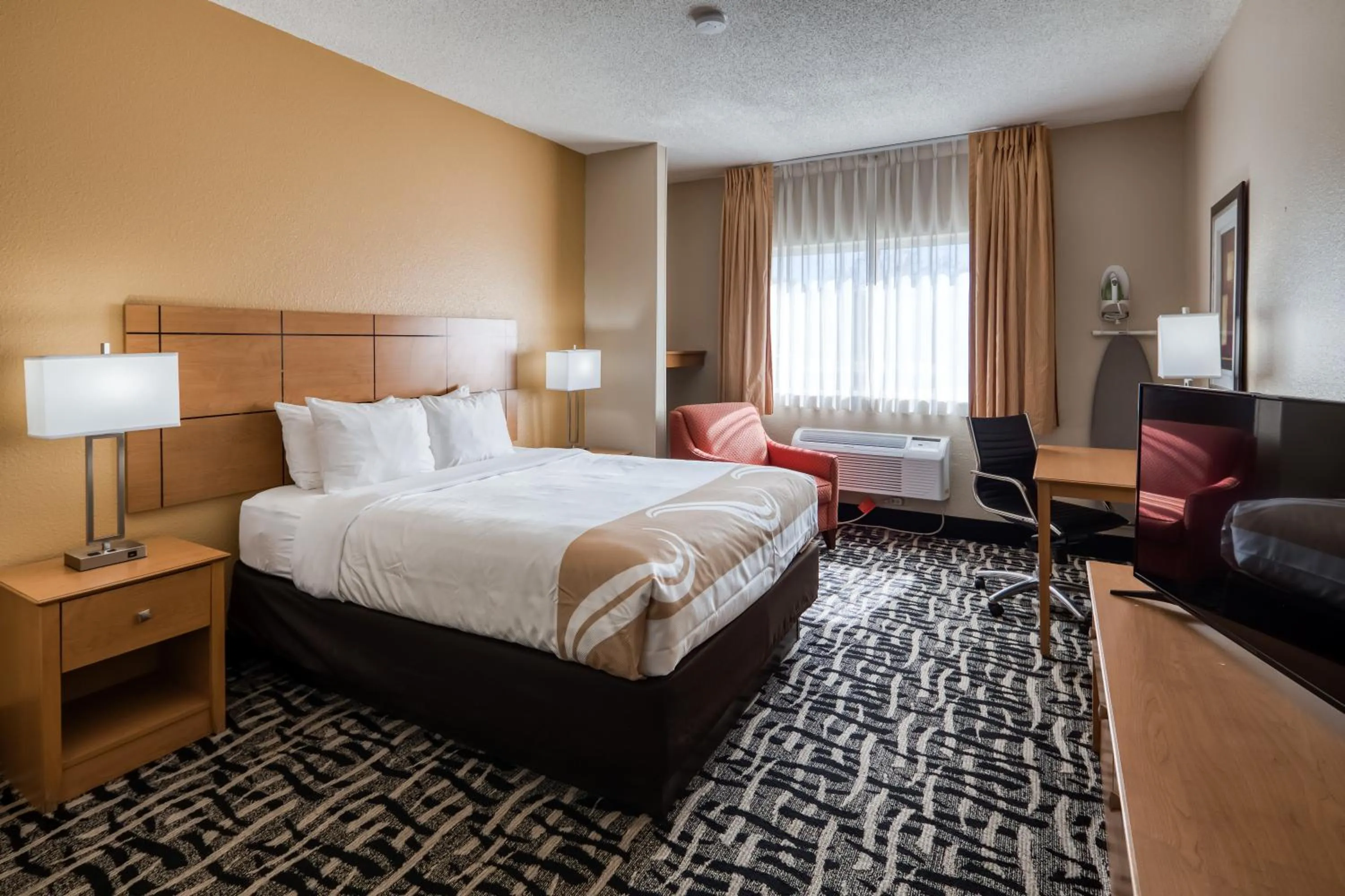 Bedroom, Bed in Quality Inn & Suites Springfield Southwest near I-72