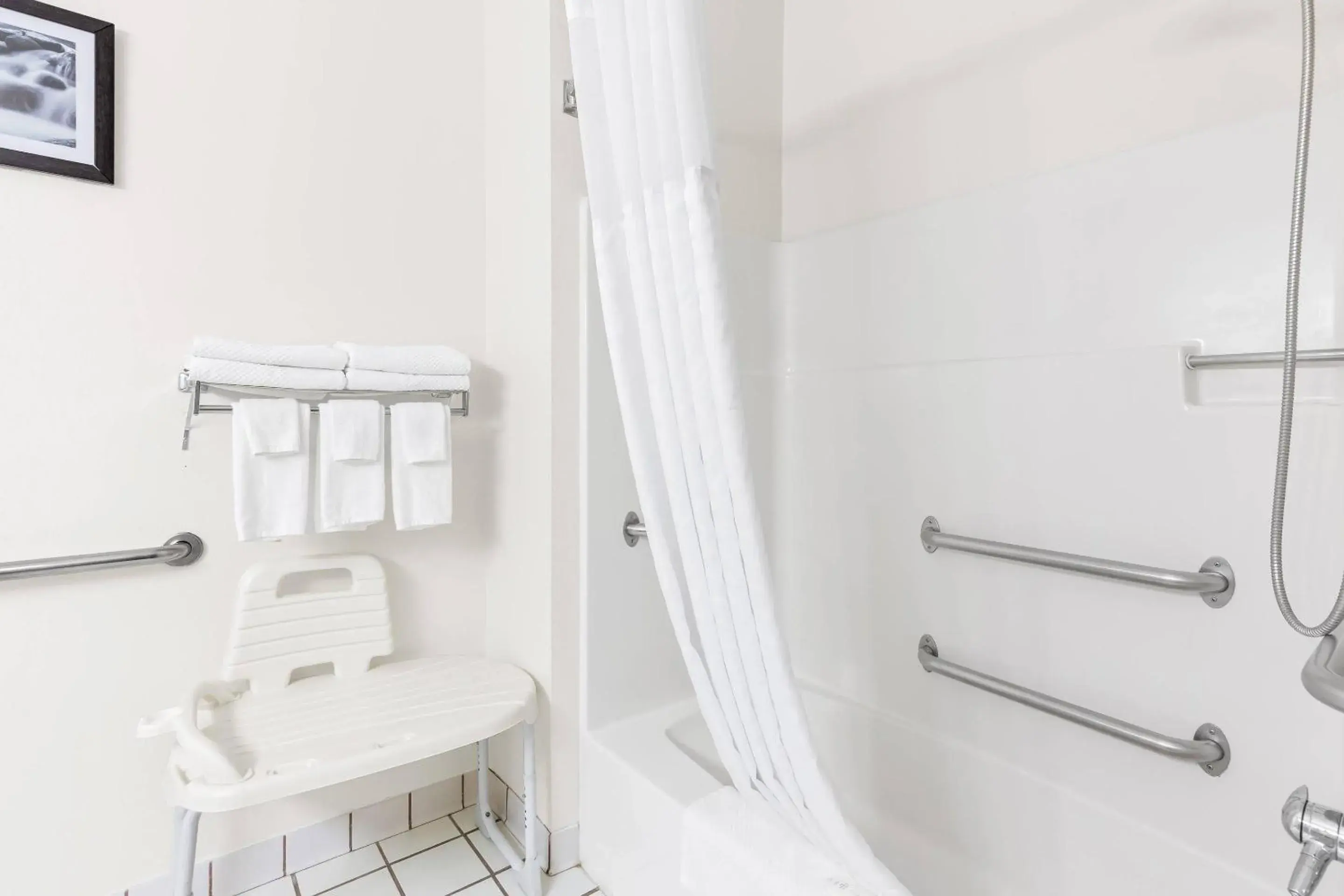 Bedroom in Quality Inn & Suites Springfield Southwest near I-72 Bedroom in Quality Inn & Suites Springfield Southwest near I-72