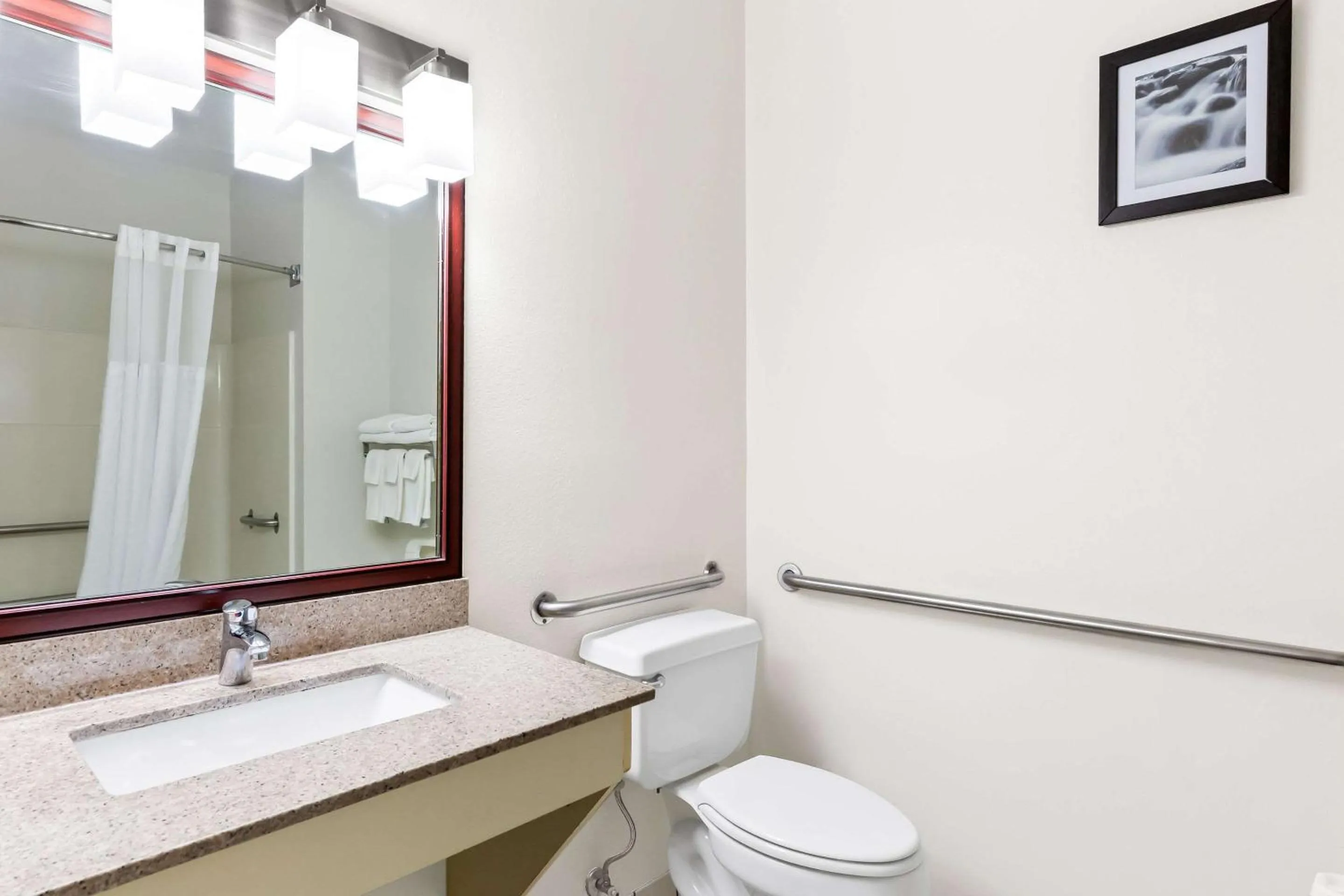 Bedroom in Quality Inn & Suites Springfield Southwest near I-72